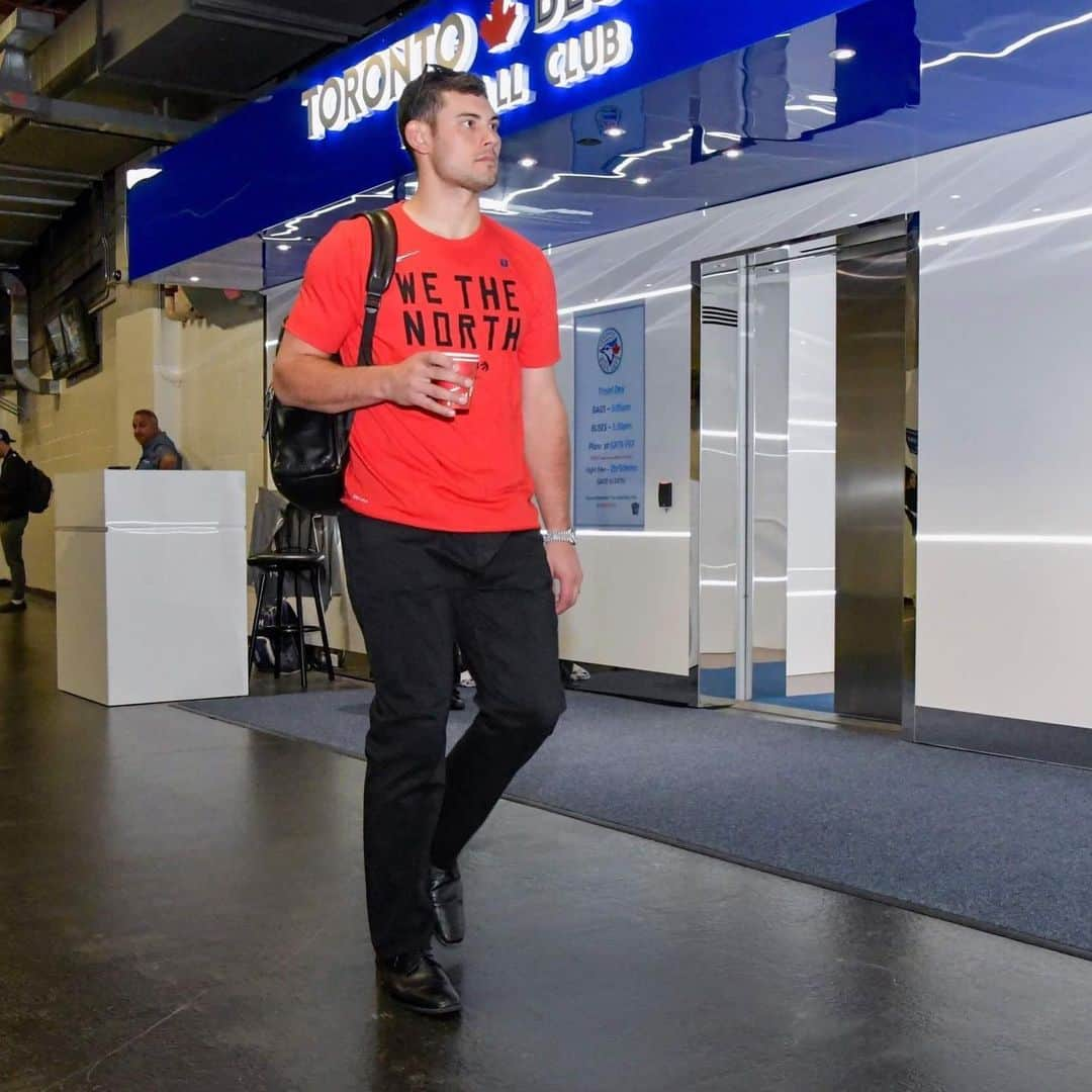 トロント・ブルージェイズさんのインスタグラム写真 - (トロント・ブルージェイズInstagram)「Just a bunch of fun guys on the way to Tampa 😄 #LetsGoBlueJays x #WeTheNorth」5月27日 8時02分 - bluejays