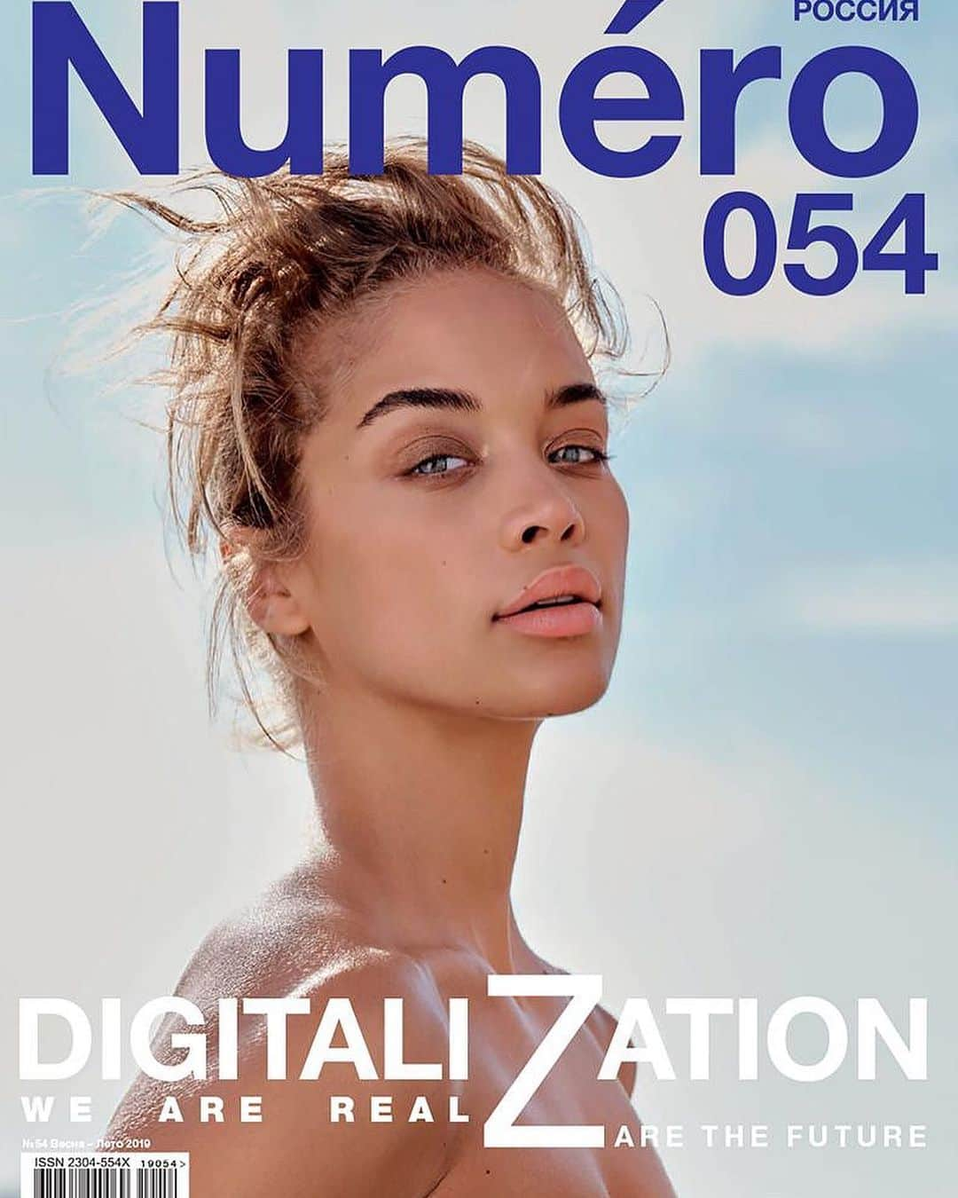 ジャスミン・サンダースさんのインスタグラム写真 - (ジャスミン・サンダースInstagram)「I’m so excited to share my cover and story for the May issue of @numero_russia!🇷🇺 This is a really special issue because I was guest editor ☺️ Check it out now!」5月27日 8時13分 - goldenbarbie