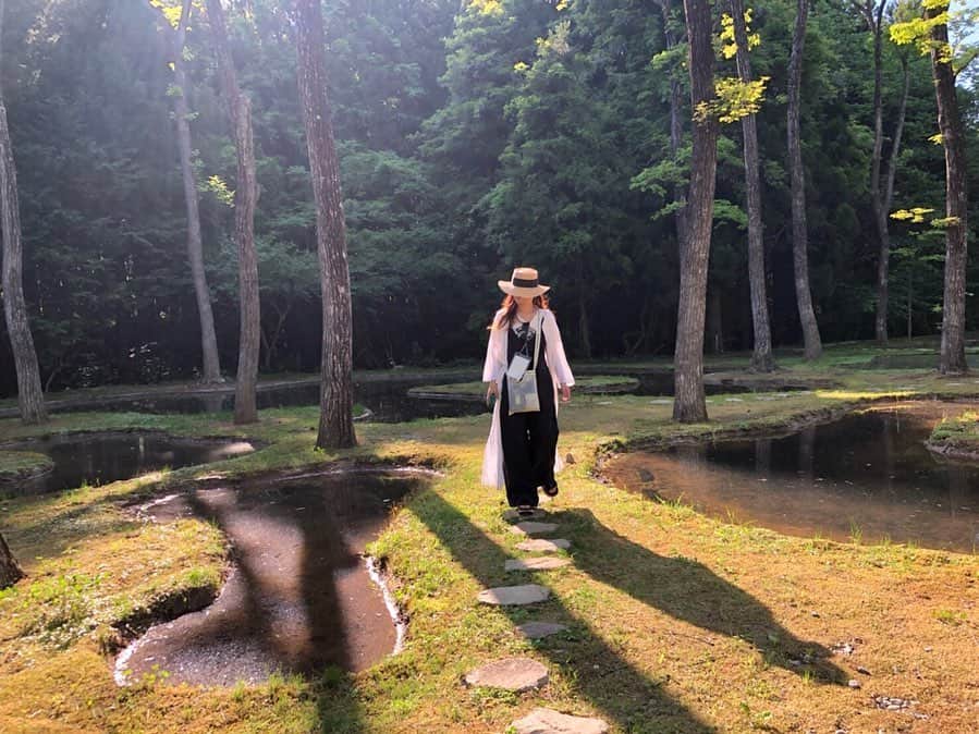 azumiのインスタグラム：「水庭 久々に水と木とお戯れ 滝行きたい、滝  #azumi_styling」