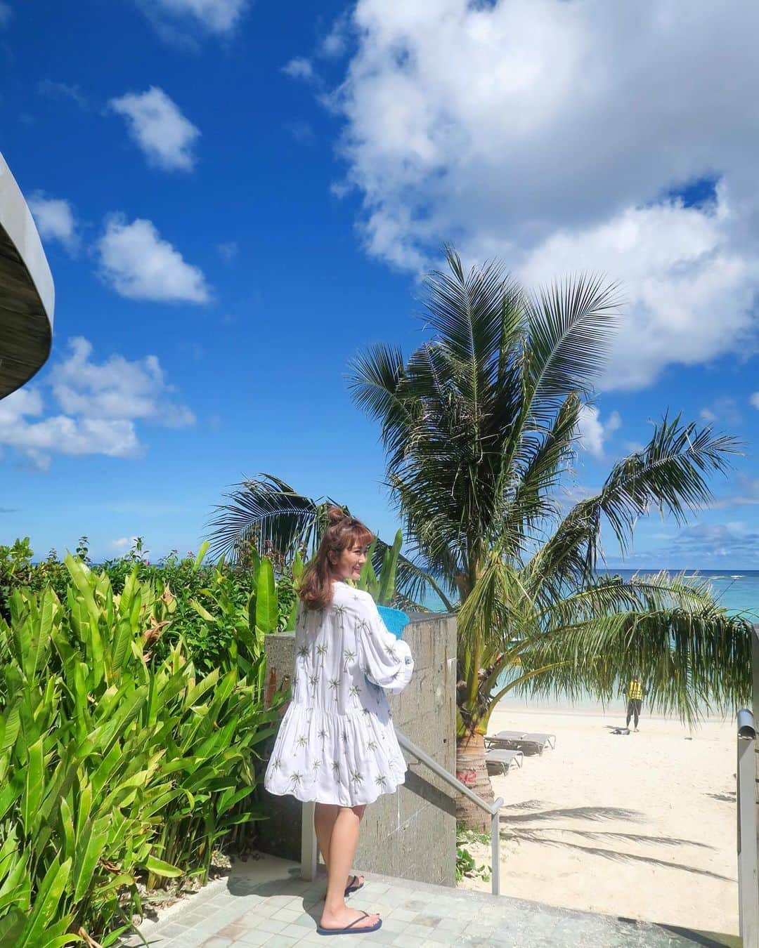 Mai Wakimizuさんのインスタグラム写真 - (Mai WakimizuInstagram)「朝食後はまたまたプールと海を行ったり来たり。最後の最後まで楽しみます♡グアムで着るのを楽しみにしていたワンピースはH&Mのもの♡ヤシの木の刺繍に一目惚れ＼(^o^)／水着の上から着るのにぴったり！ #guam#グアム」5月27日 13時44分 - wakkin__m