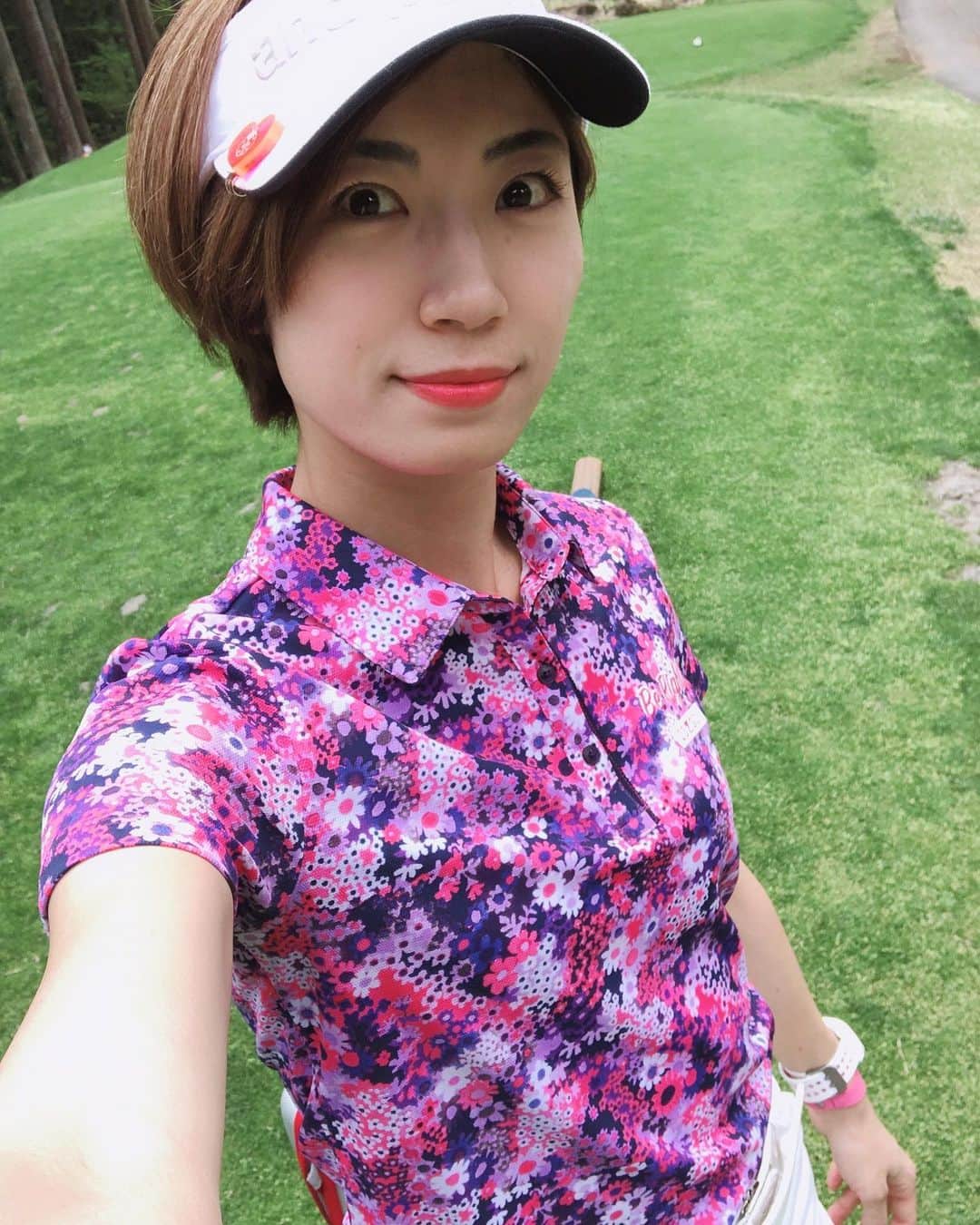 Alyssaさんのインスタグラム写真 - (AlyssaInstagram)「5月最終週😳時が経つのが早すぎる笑 最近暑いですが、熱中症に気をつけて、仕事もゴルフも頑張りましょう🙆‍♀️✨ * 珍しく柄物トップス👚 吸水速乾でサラサラ。 23区ゴルフは日本製だから安心感ある♫ * #instagolf #golstagram #ゴルフ #golf #골프 #ゴルフ女子 #女子ゴルフ #23区ゴルフ #23kugolf #アンパシィ #andperse #ファインキャディ#finecaddie #リファース #lifath」5月27日 8時18分 - alyssa_golf