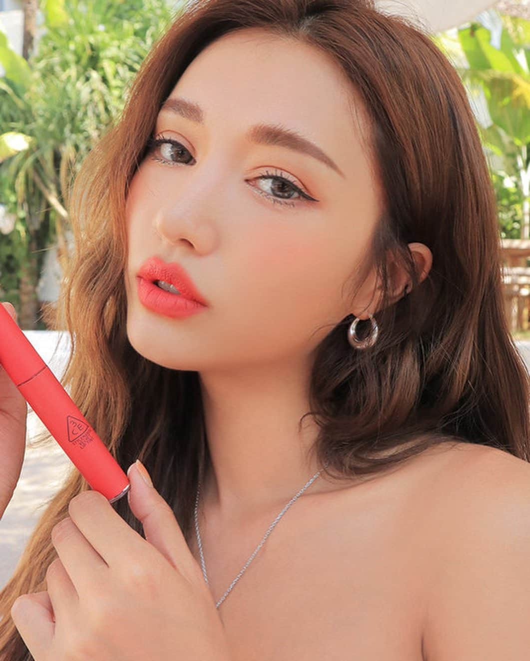 3CE Official Instagramさんのインスタグラム写真 - (3CE Official InstagramInstagram)「#goodmorning 3CE VELVET LIP TINT💋 #GENTLE_CORAL #3ce #3cevelvetliptint #corallips」5月27日 8時21分 - 3ce_official