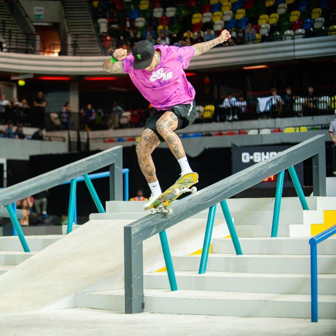 モンスターエナジーさんのインスタグラム写真 - (モンスターエナジーInstagram)「Can’t stop won’t stop! @nyjah ⠀⠀⠀⠀⠀⠀⠀⠀⠀ The @sls vet takes the win in London 🇬🇧 after a battle in the finals with teammate @kelvinhoefler. ⠀⠀⠀⠀⠀⠀⠀⠀⠀ #MonsterEnergy #SLSLondon #Skateboarding #Skate」5月27日 8時22分 - monsterenergy