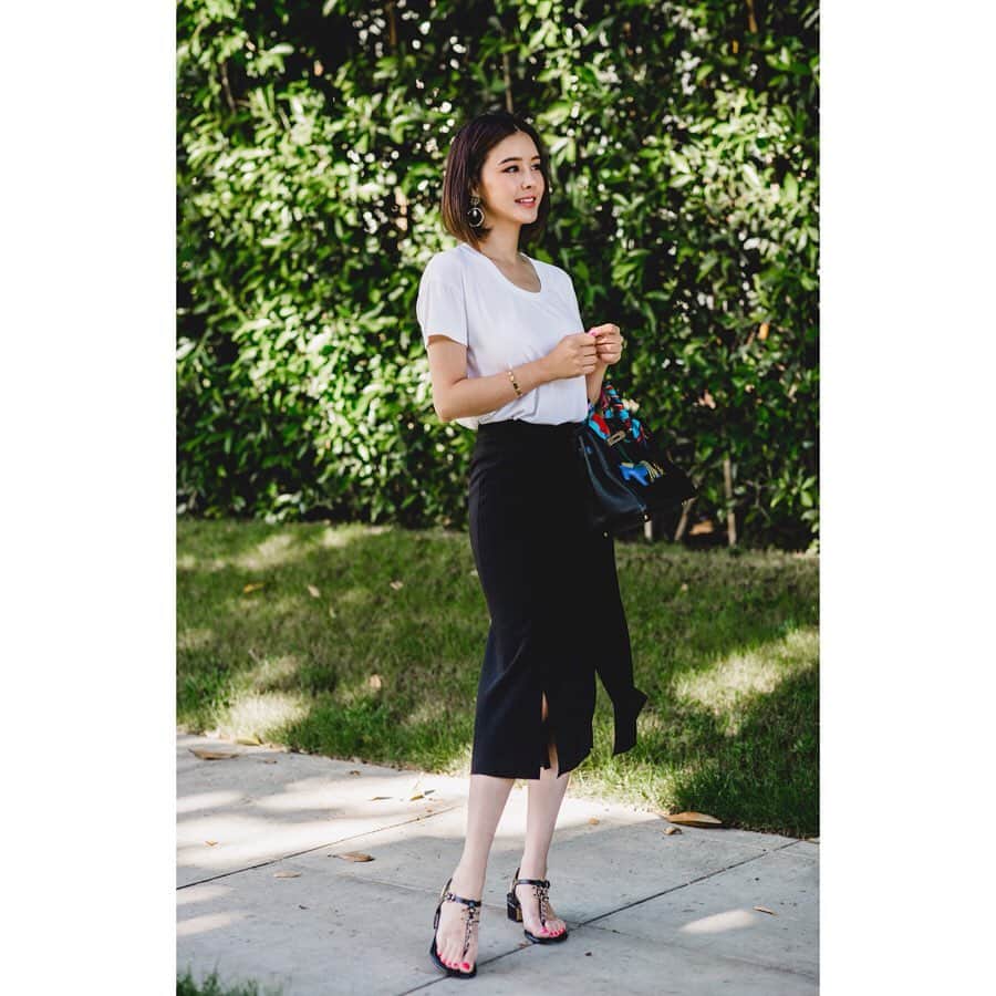 パク・ウンジさんのインスタグラム写真 - (パク・ウンジInstagram)「LA 날씨가 한국보다 선선하다면 믿으시겠어요? 🤷‍♀️🤷‍♂️이제 한국이 여름나라가 됐네유-🌴 . •Cotton U Neck Tee• 🔥무섭게 잘나가요! 요 스커트는 목요일✔️ @egeepark_official」5月27日 8時33分 - egeeparkcom