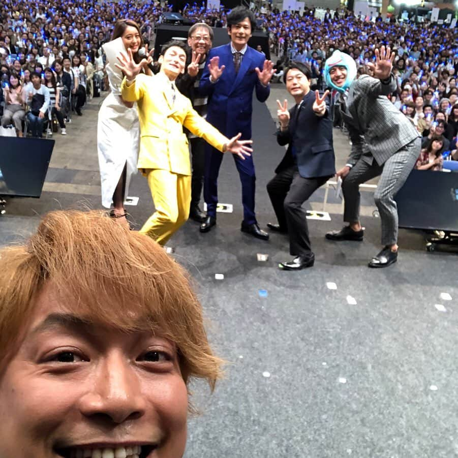 香取慎吾さんのインスタグラム写真 - (香取慎吾Instagram)「#星のファンファーレ 配信スタートだ！ #sekainoowari #nakajin #新しい地図 #星ドラ #星ドラギガミーティング 今日は #ドラクエの日 ！！」5月27日 8時25分 - katorishingo_official