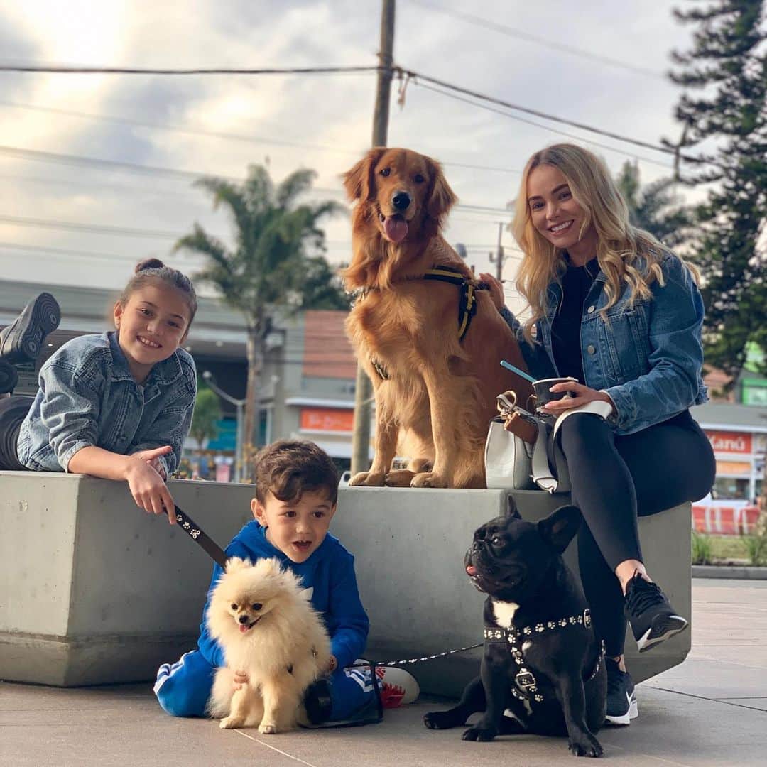 ジェシカ・スターリングのインスタグラム：「Un Domingo como me gusta❤️ en FAMILIA🌈 y a ustedes como les gusta los domingos??」