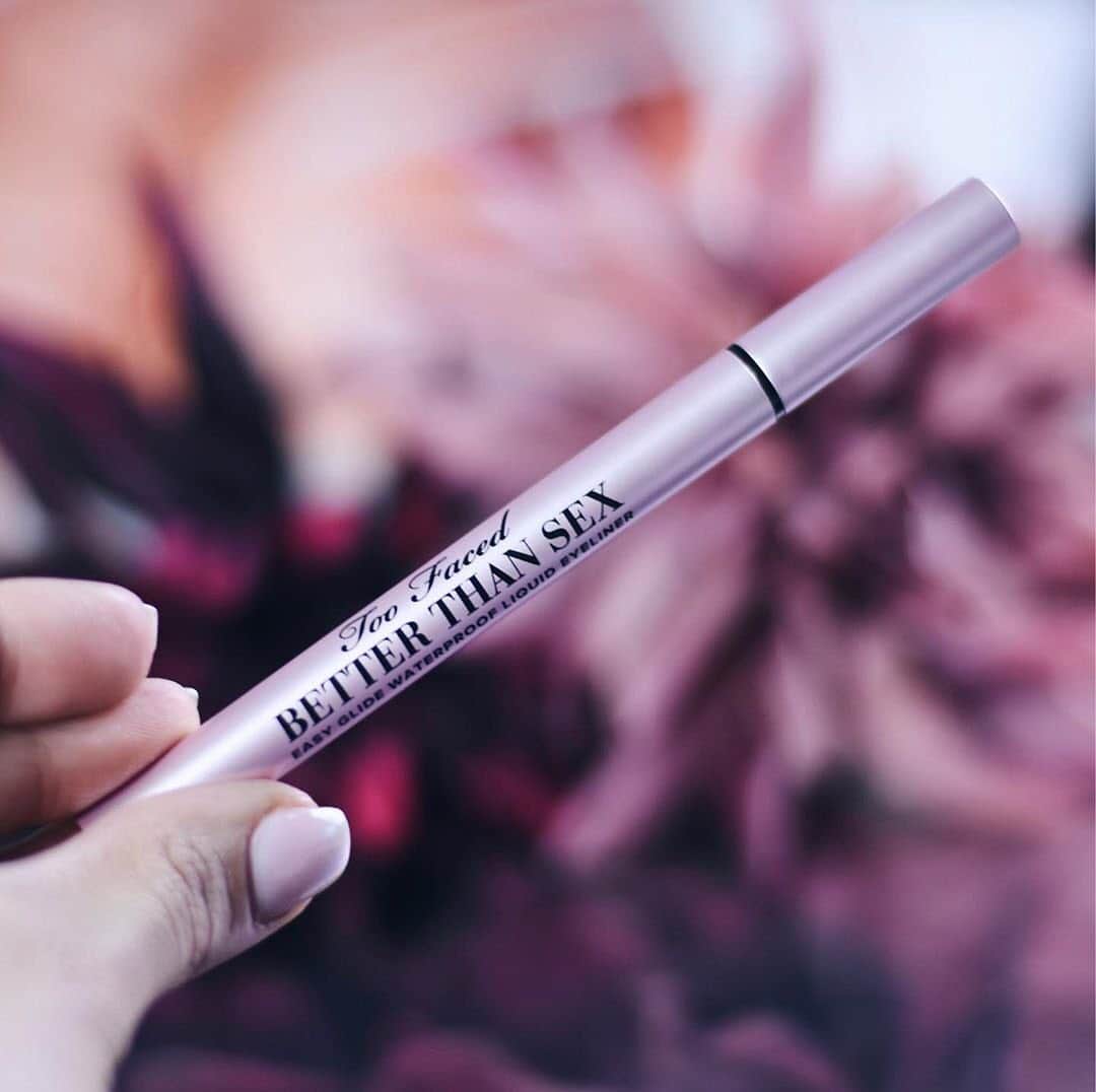 Too Facedさんのインスタグラム写真 - (Too FacedInstagram)「A SHARP, FLUID, and SMUDGE-PROOF line is right at your fingertips with our Better Than Sex Eyeliner! 🖤 Double tap if you're wearing it today! #regram @bibi_fashionable #betterthansex #toofaced」5月27日 9時03分 - toofaced