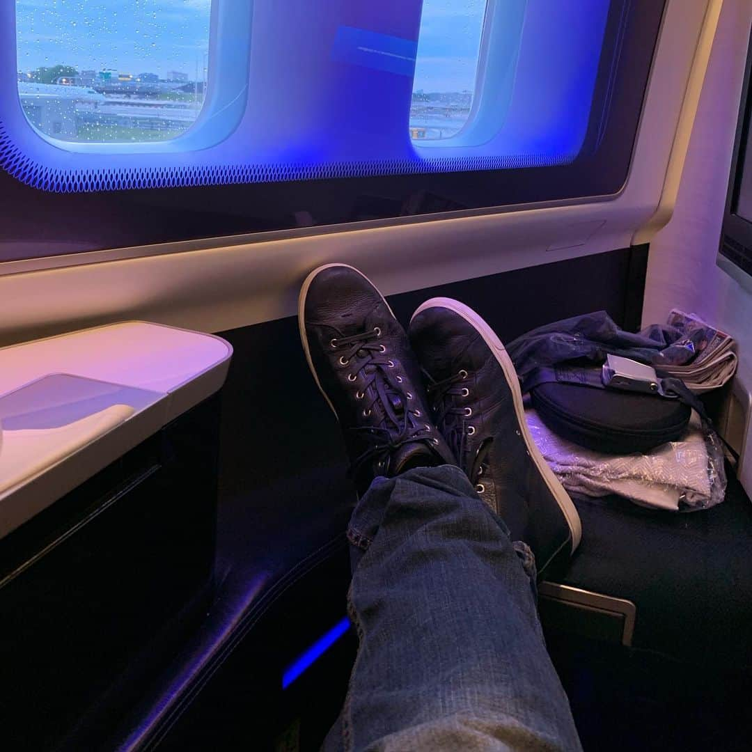 デヴィッド・ブライアンさんのインスタグラム写真 - (デヴィッド・ブライアンInstagram)「Big Ol Jet Airliner... take me away! Bon Jovi European Stadium tour starts now! Can’t wait to Rock and Roll on the big stage 😎👍💪🎹🎶🎉🔥」5月27日 9時04分 - davidbryanmusic