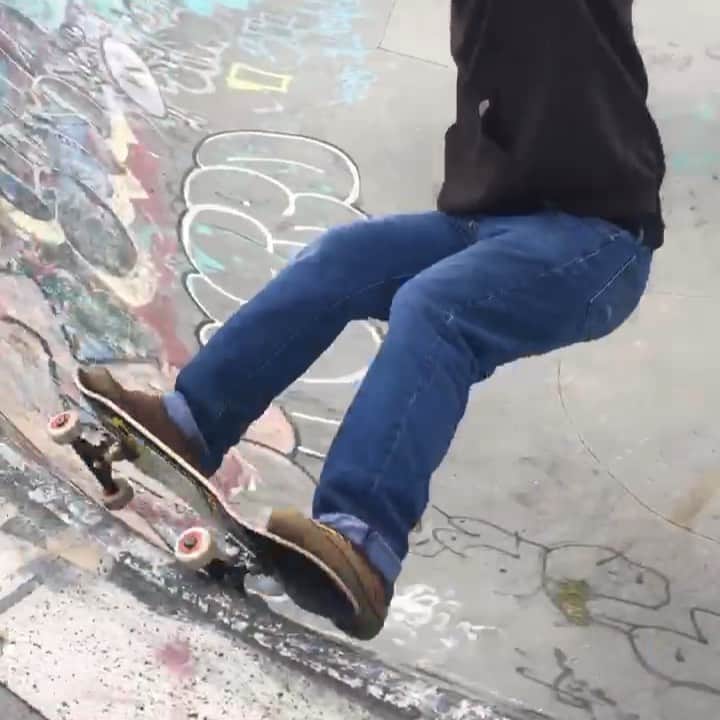 スラッシャーのインスタグラム：「💪🏽 @johncardiel frontside snargle for the Phelper 👓 BIG LOVE FOREVER ❤️ 📹 @chicobrenes」