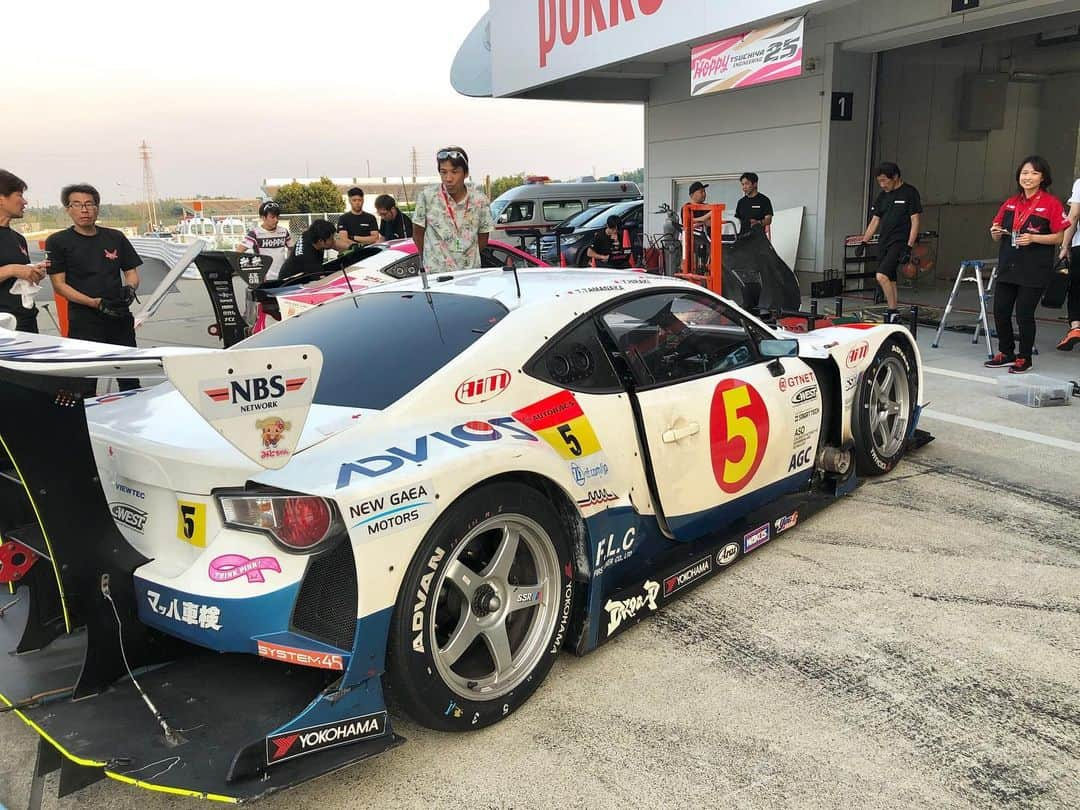 エイミー・コガさんのインスタグラム写真 - (エイミー・コガInstagram)「Congratulations to Team Mach in coming in 2nd at the Super GT GT300 series!🏎 I had the first tee time on Sunday which helped me make it to watch the race right after the round!✨💕 #supergt #adrenalinerush #suzukacircuit  チームマッハ2位おめでとうございます！🍾 中京テレビブリヂストンレディースがおわったすぐにおうえんにいきました！スーパーすごかったー😆✨」5月27日 10時01分 - eimango