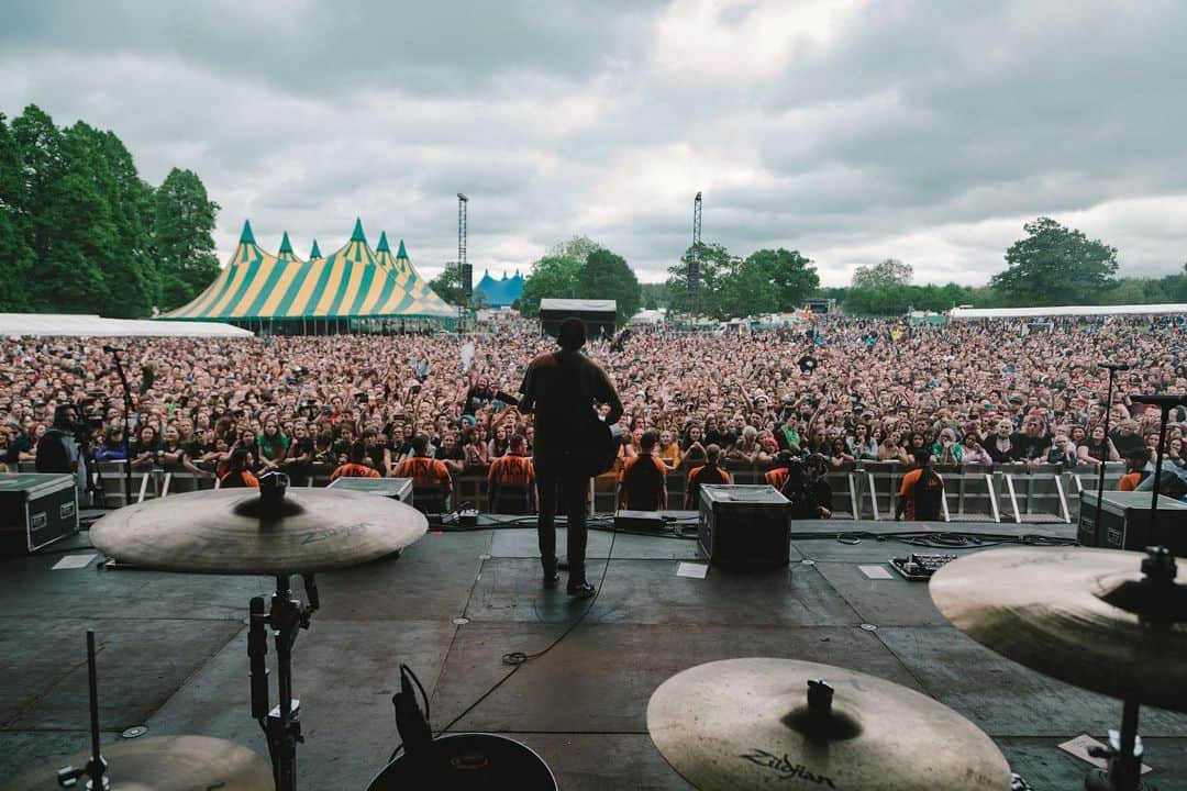 Simple Planさんのインスタグラム写真 - (Simple PlanInstagram)「Thank you so much @slamdunkmusic South! Today was MENTAL! 🤘🏻😳🤯 So stoked we finally got to play this incredible festival! 🇬🇧🇬🇧🇬🇧🙌🏻🙌🏻🙌🏻 📸: @goodguychady」5月27日 10時06分 - simpleplan