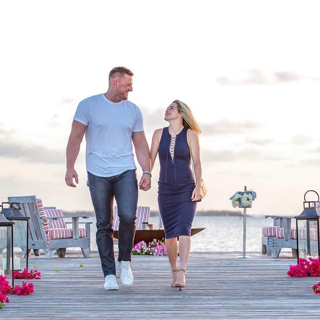 ヒューストン・テキサンズさんのインスタグラム写真 - (ヒューストン・テキサンズInstagram)「Congratulations! 💍 #SheSaidYes (via @jjwatt)」5月27日 10時06分 - houstontexans