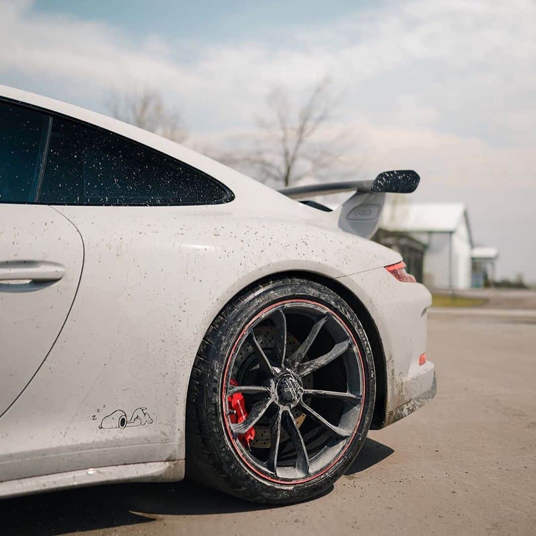 CarsWithoutLimitsさんのインスタグラム写真 - (CarsWithoutLimitsInstagram)「Down N’ Dirty GT3 🧹 Photo @frozenfraim  Owner @yyzcurator  #carswithoutlimits #porsche #gt3 #dirty #toronto」5月27日 10時35分 - carswithoutlimits