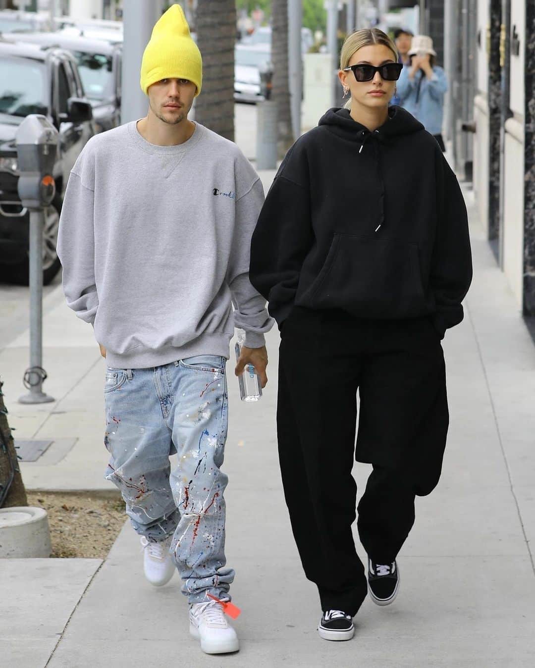 Just Jaredさんのインスタグラム写真 - (Just JaredInstagram)「@justinbieber takes a break from the studio to do some shopping with wife @haileybieber! #JustinBieber #HaileyBieber Photos: BackGrid」5月27日 10時29分 - justjared