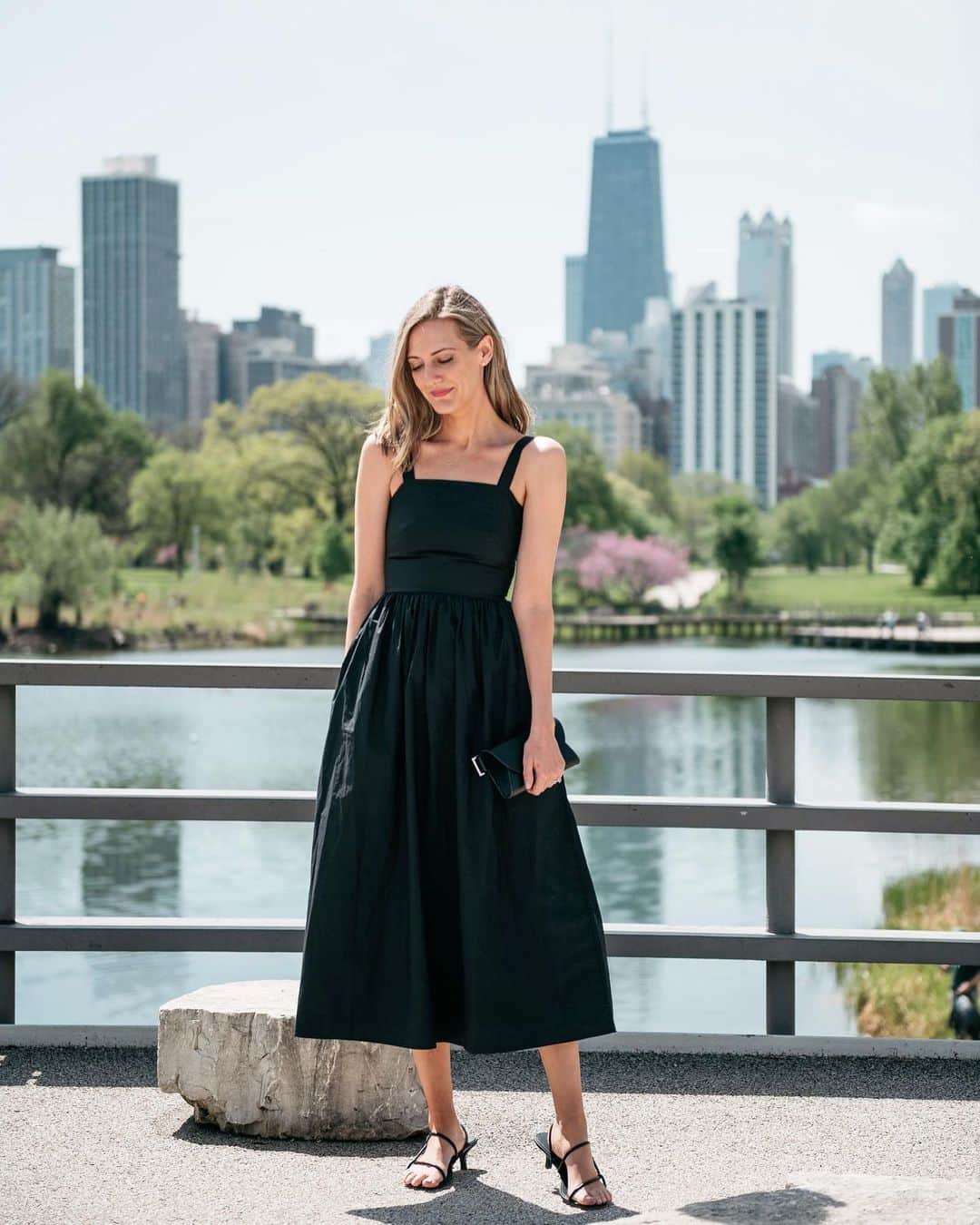Anna Jane Wisniewskiのインスタグラム：「Have you ever shopped at @cosstores ?  It's like a hub for beautiful, architectural basics made from gorgeous materials (lots of poplin cottons, linens, silks). I often receive a lot of comments that people are glad to see I am still wearing the same items year after year and @cosstores has just those types of items: high-waisted pants you can wear a million ways, chic, black midi dresses (pictured here), or comfy leather sandals that become even more supple with time.  And what's even better is they're becoming more environmentally sustainable as a company.  And here's a fun fact: all of their retail locations are carefully selected and the building's original architectural elements are preserved when they design the space (as an owner of a 100 year old home, I love this). Select items are 30% off this weekend so please check out my blog post to see more of this beautiful dress along with some other items I tried on! #cosstores #COSss19 #COSinChicago #sponsored 📸 @ironandhoney」