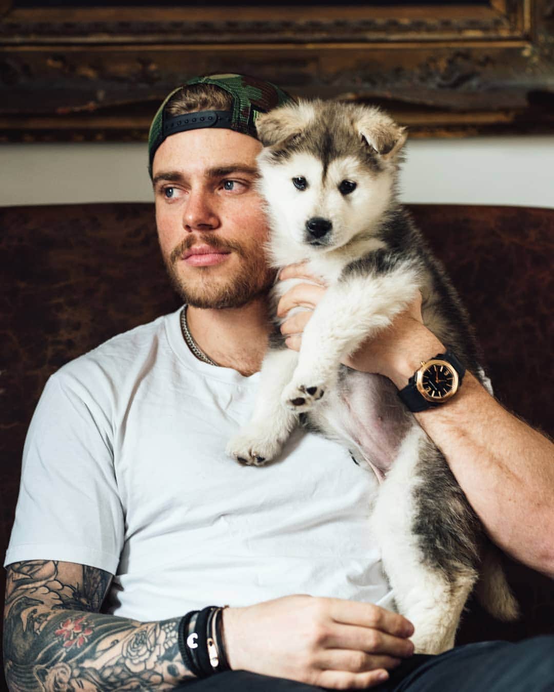 ガス・ケンワージーのインスタグラム：「I can't believe it's been a year. Love you forever Beemo. 💔」