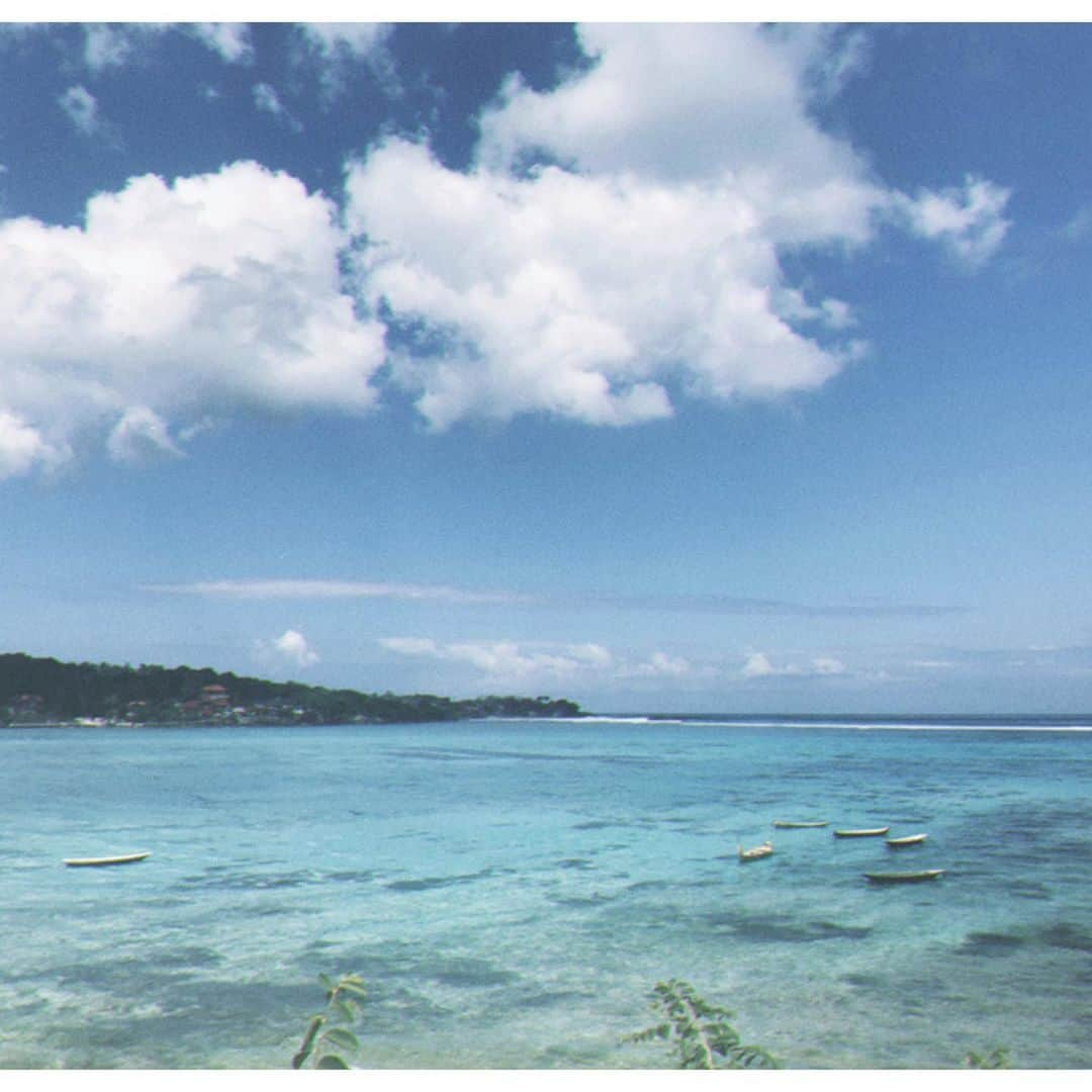 船曳ひろみさんのインスタグラム写真 - (船曳ひろみInstagram)「#lembongan  島一周🛵 ジャングルみたいな所を2ケツで(リッキーかマッキーか🙁💭) 走って最高だった〜！ちょっとした ひとり旅気分味わえた☺️ 水着は #todayful  のだよ〜 #谷間どこ  #bali #pi_tabi」5月27日 10時37分 - hiromi_funabiki