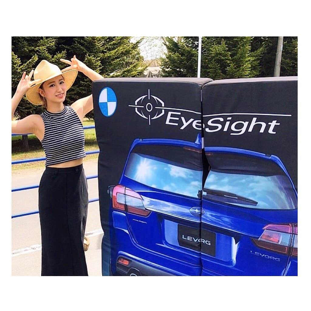伊藤沙菜さんのインスタグラム写真 - (伊藤沙菜Instagram)「・ 昨日はFMノースウェーブの 北海道スバルのCM収録を お手伝いしてきました🙋🏻‍♀️🎤 ㅤㅤㅤㅤㅤㅤㅤㅤㅤㅤㅤㅤㅤ 千歳の東駐屯地で開催された 陸上自衛隊第7師団の記念行事の会場で スバルが誇るアイサイトの体感試乗会が 行われましたよ🚙✨ ㅤㅤㅤㅤㅤㅤㅤㅤㅤㅤㅤㅤㅤ アイサイトは ブレーキ制御で衝突を回避してくれる 先進運転支援システムです‼️ ㅤㅤㅤㅤㅤㅤㅤㅤㅤㅤㅤㅤㅤ アイサイトを体感した方に インタビューしてきました🙋🏻‍♀️ ㅤㅤㅤㅤㅤㅤㅤㅤㅤㅤㅤㅤㅤ みなさんアイサイトの機能に びっくらされてました😆👏🏻👏🏻❤️ ㅤㅤㅤㅤㅤㅤㅤㅤㅤㅤㅤㅤㅤ あたしのアイサイト体験の 動画撮って来たので 是非スワイプして 2枚目3枚目を見ていただきたいです⭐️⭐️⭐️ ㅤㅤㅤㅤㅤㅤㅤㅤㅤㅤㅤㅤㅤ ちょっとした脇見運転とかが 事故につながる恐れがあるので このアイサイト機能があれば 自分や家族の運転がより安心なものになりますね‼️ ㅤㅤㅤㅤㅤㅤㅤㅤㅤㅤㅤㅤㅤ すごい時代がきたもんだ😳😳😳👏🏻👏🏻👏🏻✨wwwww ㅤㅤㅤㅤㅤㅤㅤㅤㅤㅤㅤㅤㅤ ノースウェーブで放送されるCMは 6/10〜でっす🙆🏻‍♀️🙆🏻‍♀️🙆🏻‍♀️ ㅤㅤㅤㅤㅤㅤㅤㅤㅤㅤㅤㅤㅤ みなさんも是非チェックしてみてください‼️ #北海道 #千歳 #東千歳駐屯地 #SUBARU #スバル #北海道スバル #アイサイト #クルマ #FMノースウェーブ #ノースウェーブ」5月27日 10時38分 - 37room_official