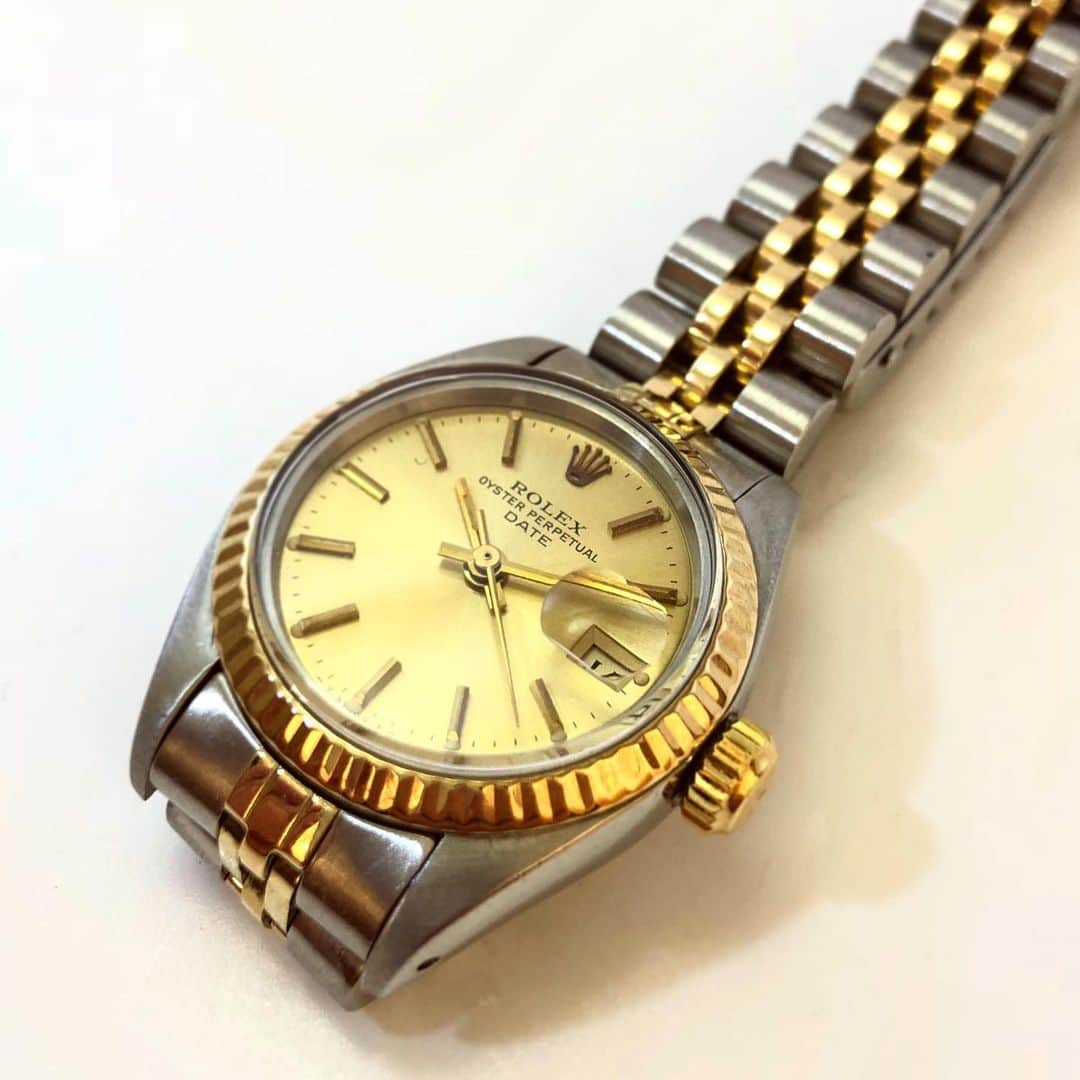 のインスタグラム：「【名古屋パルコ】  ROLEX OYSTER DATE 26mm ロレックスの定番モデルも種類豊富にご用意致しております。  パーティ&セール開催中！ 是非お越し下さいませ。 ☎︎052-238-2075  #baycrews #hirob #vintage #vintagewatch #antiquewatch #fashion #ootd #accessories  #rolex #rolexoyster #cartier #omega #tiffany #chanel #rolexoyster #rolexoysterperpetual  #ベイクルーズ #ヒロブ #アンティーク #ヴィンテージ #アクセサリー #レディースウォッチ #parco #ロレックス #ロレックスオイスター  #名古屋パルコ #お洒落さんと繋がりたい #おしゃれさんと繋がりたい」