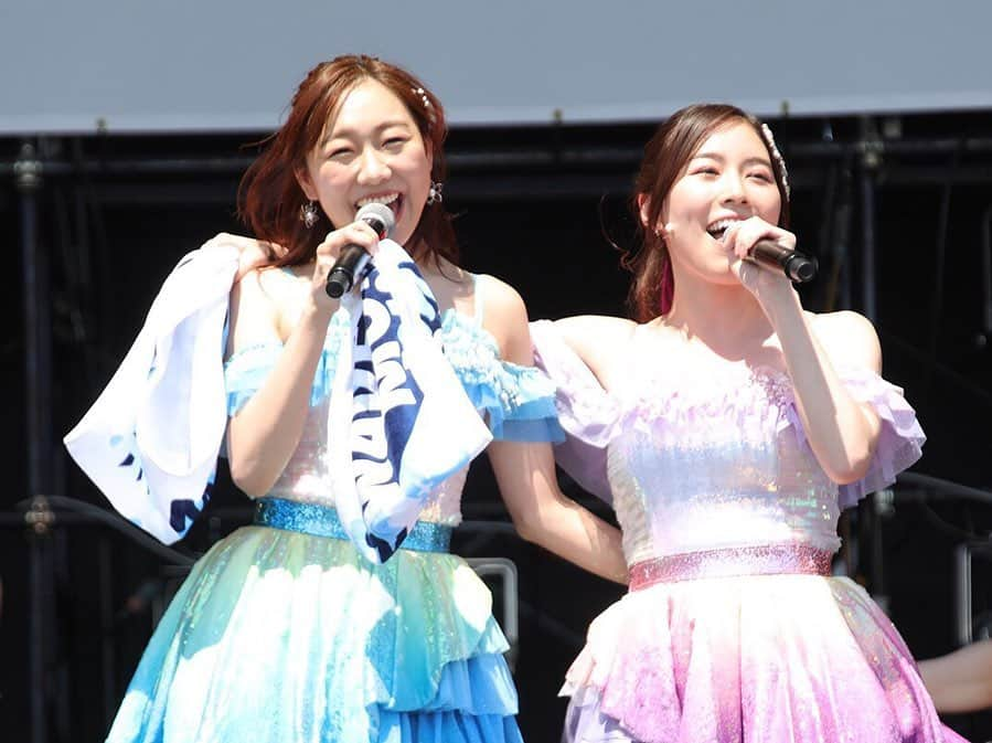 須田亜香里さんのインスタグラム写真 - (須田亜香里Instagram)「5月25日(土) 【メ〜テレ #musicwave2019 】  #ドデスカ 出演効果なのかファミリーエリアの皆様にもたくさん愛していただけました🍀 いつもきてくれる皆もうちわとかコールとか本当に嬉しかった🥰 SKEはあまり知らないであろう方もいたと思いますが、優しさたくさんいただきました。また会えますように🌈 暑い中本当にありがとうございました！！ 13:30〜炎天下で10曲ライブはキツかった(笑)足の裏燃えてた！ でも楽しかった！ 5枚目は曲がかかってない時の私w  #踊るmmw #bombere #テレビ放送もあるよ #アイドルのオンオフ」5月27日 10時57分 - akarisuda