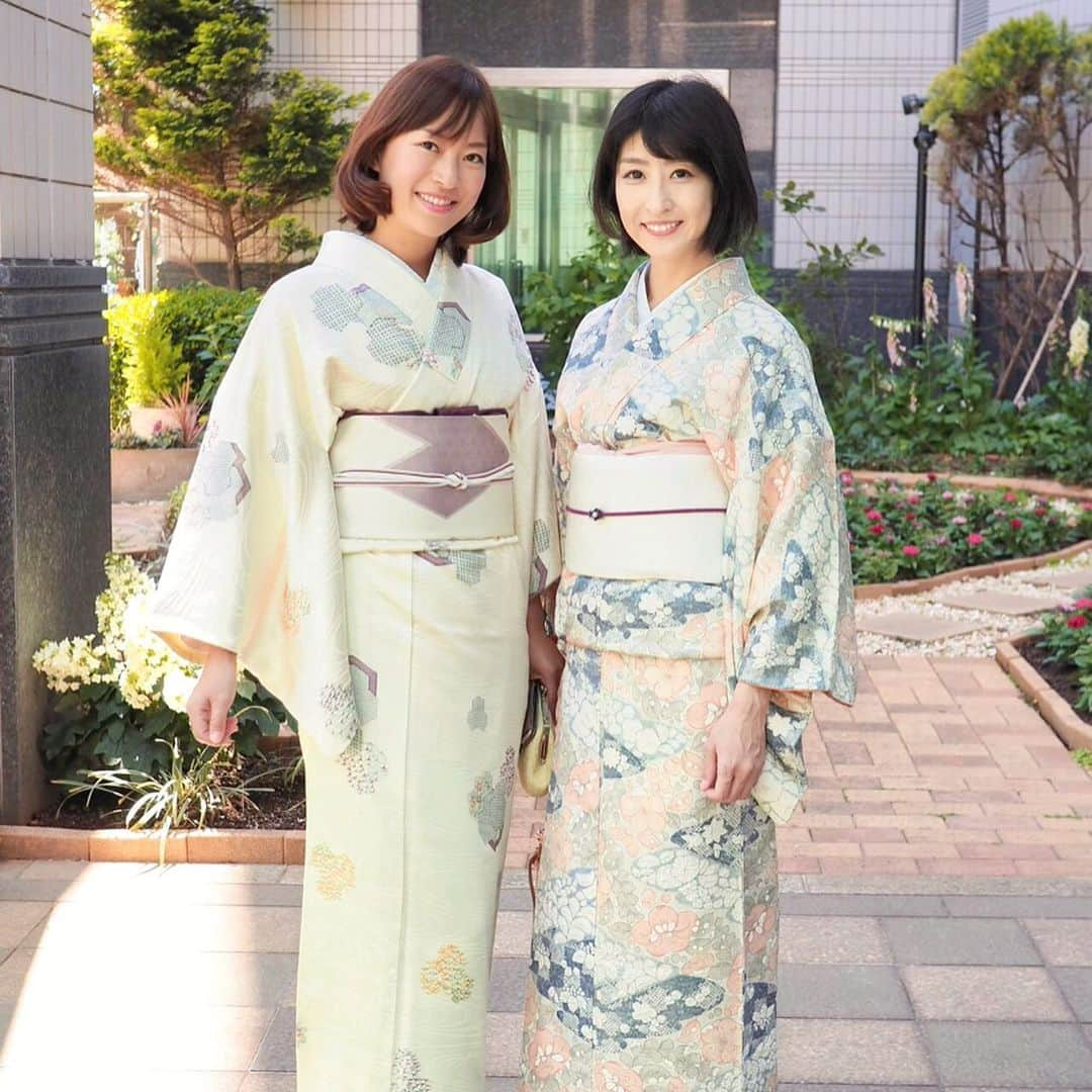 土屋香織さんのインスタグラム写真 - (土屋香織Instagram)「𖥸 . Going out in kimono👘 . 先日お友達3人でランチへ🍱 久しぶりに小紋。 辻が花の小紋は珍しいみたい。 絞りで色味も柄も好きすぎる🥰 暑かったからこの日は 補正を着なかったんだけど 補正なしでもいけるかも。 . . . #きものでおでかけ #辻が花 #おでかけロカリ #kimonocco #着物 #きもの #いつコ #美しい着物 #きものコーディネート #着物コーディネート #着物コーデ #着物でお出かけ #着物生活 #着物大好き #きもの女子 #きものコーデ #着物好きな人と繋がりたい #千葉グルメ #千葉ランチ #kimonostyle #tokyocameraclub #mineby3mootd #ootd #mery #r_fashion #いいね返し #locari #オトナミューズ #4yuuu #趣着物」5月27日 11時05分 - kaorintsuchiya