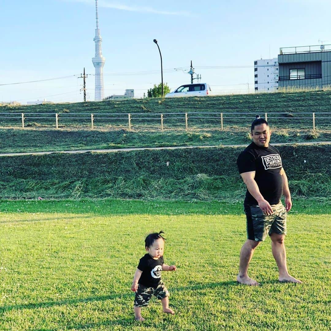 のインスタグラム：「謙宗は場所中に歩けるようになりました。強い親父になる！」