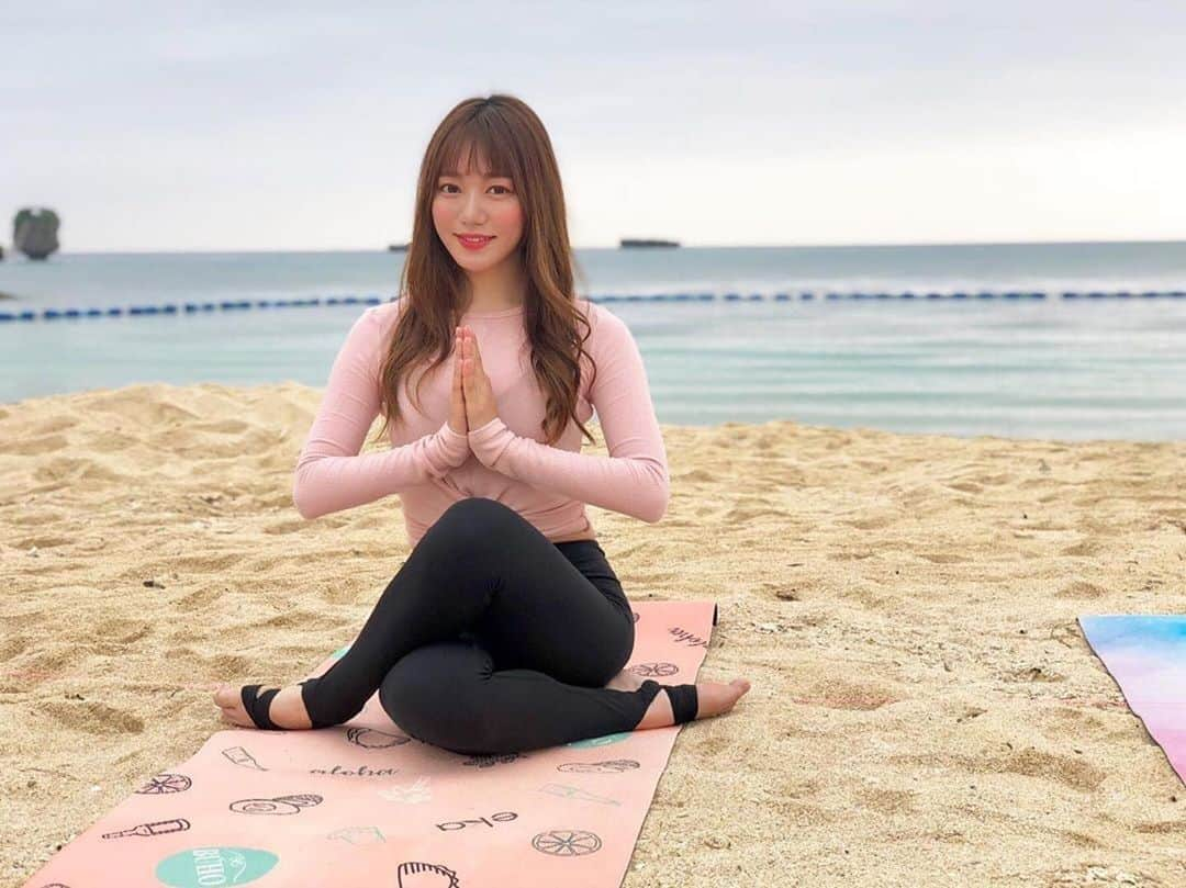 美女美容事情さんのインスタグラム写真 - (美女美容事情Instagram)「《海をバックに朝ヨガ🧘‍♀️💕》⠀ *⠀ リポストを使って、素敵な写真📷✨を投稿されてる方を紹介させて頂く⠀⠀⠀⠀ 【💄美女美容事情💅】のコーナーです✨⠀ *⠀⠀⠀⠀⠀⠀⠀ いいねやコメント、フォローして応援してね❤︎🥰🎶⁣⠀ *⠀⠀⠀⠀⠀⠀⠀ 今回ご紹介させて頂きますのは❤︎⠀ ❤︎Yumi❤︎さん< @yumi.polish >の素敵なお写真📸⠀ *⠀ ビーチで朝ヨガ🧘‍♀️身も心もリフレッシュできて最高の1日が始まりそうです💕リラックスした表情にも癒されます😊⠀ *⠀⠀ ❤︎Yumi❤︎さんのアカウントには他にも素晴らしい投稿が沢山ありますので是非覗いてみて💁‍♀️💙⠀ *⠀⠀ ❤︎Yumi❤︎さん< @yumi.polish >⠀ 素敵な投稿ありがとうございました☺️📸✨⠀⠀⠀⠀⠀⠀⠀⠀ △▼△▼△▼△▼△▼△▼△▼△▼△▼⠀⠀⠀⠀⠀⠀⠀⠀⠀⠀⠀⠀⠀⠀⠀⠀⠀⠀⠀⠀⠀⠀⠀⠀⠀⠀⠀⠀⠀⠀⠀⠀⠀ ❤🧡💛「美女美容事情」💚💙💜⠀⠀⠀⠀⠀⠀⠀⠀⠀⠀⠀⠀⠀⠀⠀ 👇掲載ご希望の方は👇⠀⠀⠀⠀⠀⠀⠀⠀⠀⠀⠀⠀⠀⠀⠀⠀ @b_b_j.jタグ付けと🖤 # ビジョビ⠀🖤⠀⠀⠀⠀⠀⠀⠀⠀⠀⠀⠀⠀⠀⠀⠀ をタグ付けお願いします✨⠀⠀⠀⠀⠀⠀⠀⠀⠀⠀⠀⠀⠀⠀⠀⠀ ――――――――――――――――⠀⠀⠀⠀⠀⠀⠀⠀⠀⠀⠀⠀⠀⠀⠀⠀⠀⠀⠀⠀⠀⠀⠀ ～姉妹アカウントのご紹介～⠀⠀⠀⠀⠀⠀⠀⠀⠀⠀⠀⠀⠀⠀⠀⠀⠀⠀⠀⠀⠀⠀⠀⠀⠀⠀⠀ ◇美容情報を紹介している«美女美容事情～Beauty～»⠀⠀⠀⠀⠀⠀⠀⠀⠀⠀⠀⠀⠀⠀⠀⠀⠀⠀⠀⠀⠀⠀⠀⠀⠀⠀ ( @b_b_j.j_b )⠀⠀⠀⠀⠀⠀⠀⠀⠀⠀⠀⠀⠀⠀⠀⠀⠀⠀⠀⠀⠀⠀⠀⠀⠀⠀⠀ ◇美しい旅スポット紹介をしている«美 spot»⠀⠀⠀⠀⠀⠀⠀⠀⠀⠀⠀⠀⠀⠀⠀⠀⠀⠀⠀⠀⠀⠀⠀⠀⠀ ( @b__spo )⠀⠀ ⠀ ◇ビジョビがお届けするセレクトショップ«bi select»⠀ ( @bi_select )⠀ ⠀⠀⠀⠀⠀⠀⠀⠀⠀⠀⠀⠀⠀⠀⠀⠀⠀⠀⠀⠀⠀ よかったらこちらも覗いてみてね✨⠀ ――――――――――――――――⠀⠀⠀ @b_b_j.j⠀⠀ #ヨガ #美容 #workout #beauty⠀⠀⠀⠀⠀⠀⠀ #美容垢さんと繋がりたい #ジム女子 ⠀⠀⠀⠀ #美意識 #ワークアウト女子 ⠀⠀⠀⠀⠀⠀ #ビーチガール #肉体改造 ⠀⠀⠀⠀⠀⠀ #ヨガポーズ #腹筋女子 ⠀⠀⠀⠀⠀⠀⠀ #ヨガウェア #美容day ⠀⠀⠀⠀⠀⠀⠀⠀⠀⠀ #美容day  #女子力アップ ⠀⠀⠀⠀⠀⠀⠀⠀⠀⠀ #美意識向上 #ヨガレッスン ⠀⠀⠀⠀⠀ #スタイル抜群 #美白ケア ⠀⠀⠀⠀⠀⠀⠀⠀⠀⠀ #美活 #美容大好き ⠀⠀⠀⠀⠀⠀⠀ #ヒップアップ #綺麗になりたい ⠀⠀⠀⠀⠀⠀⠀ #女子力 #女子力向上⠀⠀⠀⠀⠀⠀⠀ #沖縄  #沖縄旅行 ⠀ #naturalbeauty #beautys」5月27日 11時55分 - b_b_j.j