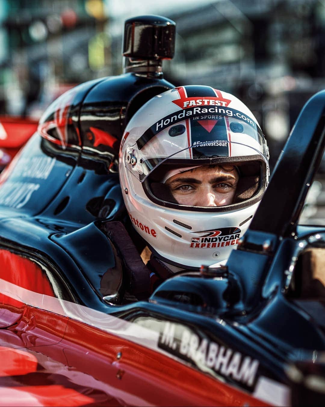 のインスタグラム：「Congrats to all the drivers and their teams at the #indy500 this weekend! Incredible finish this year. Had an awesome time starting the race with the legend Mario Andretti in the two seater thanks to the people at @honda. I'll be back next year!  #hondapartner」