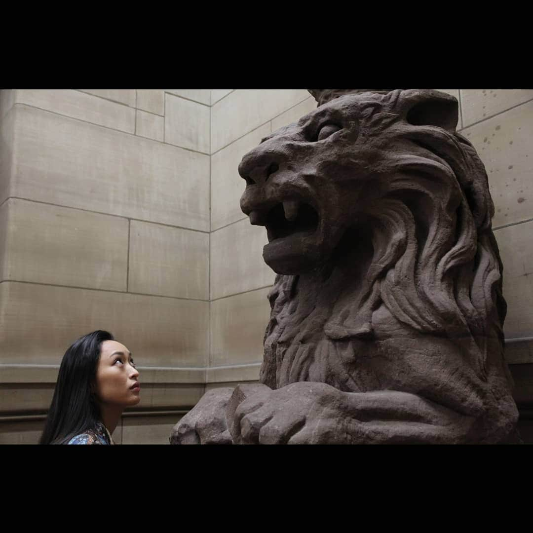 鈴木みほさんのインスタグラム写真 - (鈴木みほInstagram)「Doors Open Toronto! More than 150 buildings across Toronto opened their doors this weekend. Emily and I went to the Old City Hall first.  ドアーズ オープン トロント！ 街の150以上の建物が一般公開する週末。 カナダのこういった面白いイベントのアイディアに感心する。 まずはエミリーと旧シティーホールへ。  Photo by @empiggford  @doors_opento #doorsopentoronto #doorsopentoronto2019 #oldcityhalltoronto #photo #slr #canon #torontoevents #toronto #canada #actress #ドアーズオープントロント #トロント #海外イベント #旧市庁舎 #カナダライフ #写真 #しゃしん部 #イベント #カナダ生活 #カナダ」5月27日 12時01分 - mihyonvision