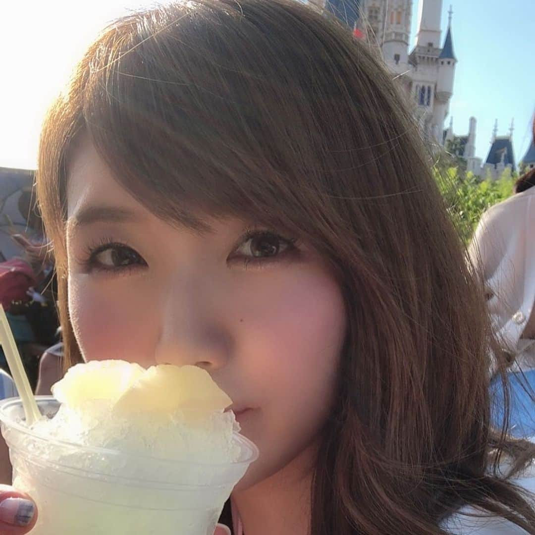 美泉咲さんのインスタグラム写真 - (美泉咲Instagram)「かき氷が美味しい季節になりました🍧✨ いや、暑すぎるわ😂💦 今日はZちゃんとうさぴよからのうさたま行ってきました☺️✨ イースターぎりぎり間に合ったぁぁ🐰🐣🥚💕 うさぴよ🐤可愛かったなぁ…🥺💕 歌が頭から離れないー😵笑 #disneyland  #disneysea」5月27日 22時52分 - saki_mizumi