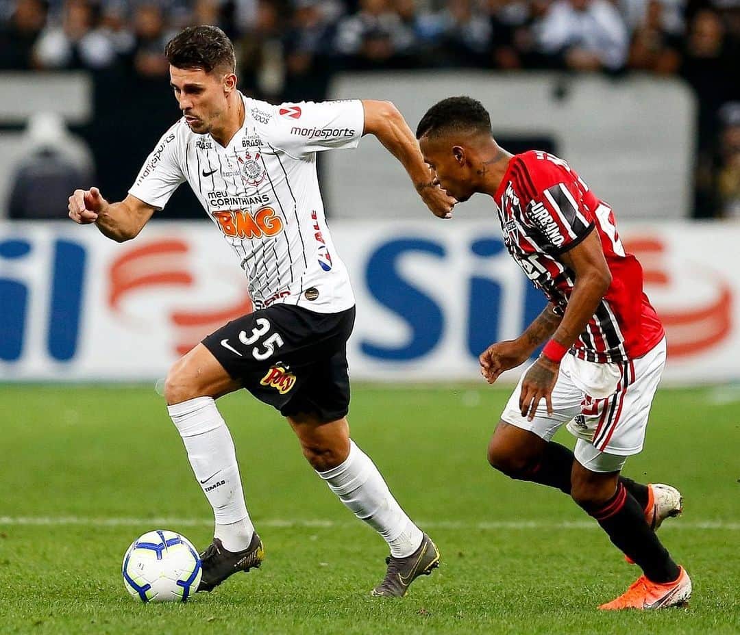 のインスタグラム：「Vitória importantíssima! Parabéns a todos 👏⚫️⚪️ #vaicorinthians」