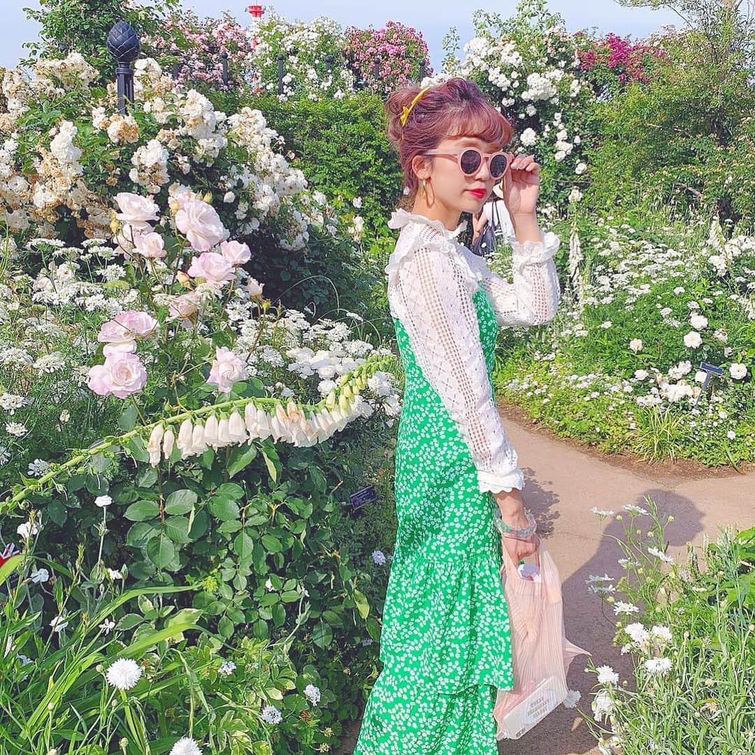 中谷愛さんのインスタグラム写真 - (中谷愛Instagram)「昨日は横浜イングリッシュガーデンへ🌹﻿﻿ ﻿﻿ 360度たっくさんのバラが咲いてて﻿﻿ とっても癒されたな〜。﻿﻿ また来年も行きたい🥺﻿﻿ れいなちゃん、ありがとう❤︎﻿﻿ ﻿ #rosegarden ﻿ ﻿#ai__code」5月27日 21時31分 - aixox3