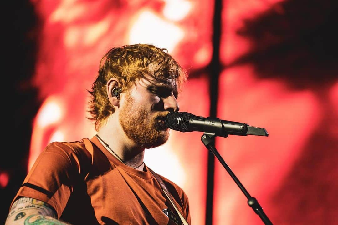 エド・シーランさんのインスタグラム写真 - (エド・シーランInstagram)「Lyon night #3 ! 📸 @zakarywalters #dividetour」5月27日 21時43分 - teddysphotos