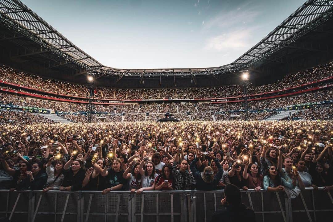 エド・シーランさんのインスタグラム写真 - (エド・シーランInstagram)「Lyon night #3 ! 📸 @zakarywalters #dividetour」5月27日 21時43分 - teddysphotos