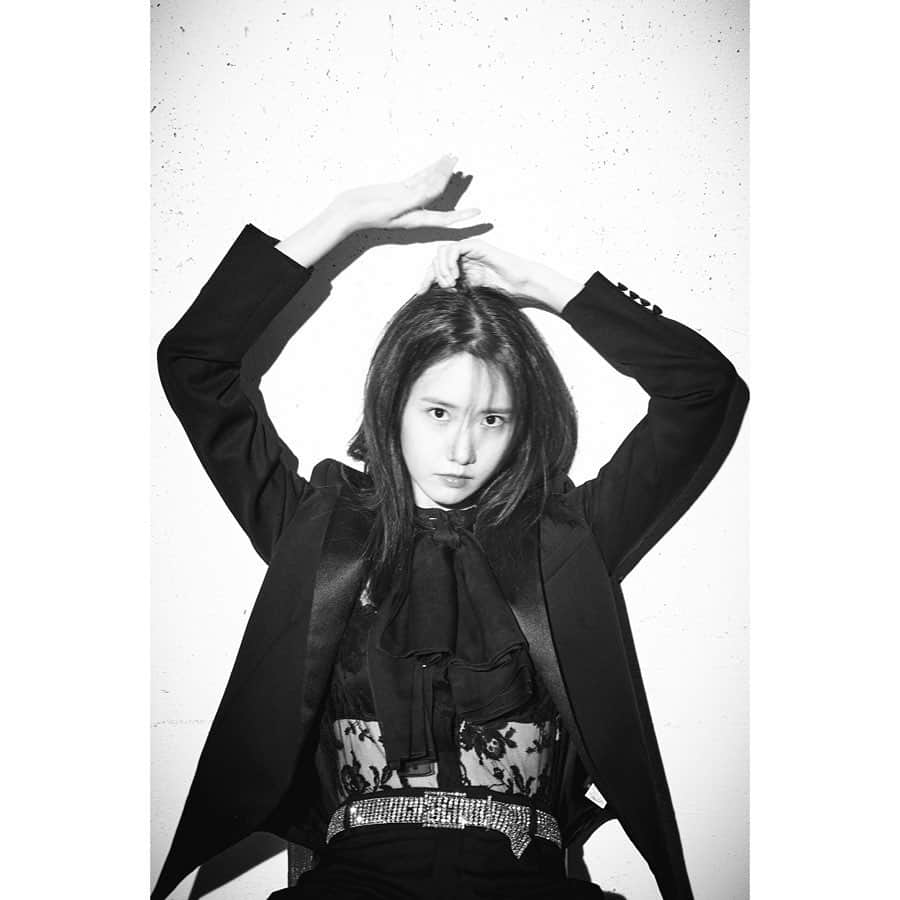 ユナさんのインスタグラム写真 - (ユナInstagram)「Autumn & Winter  #specialalbum 💿 #A_WALK_TO_REMEMBER #promise 🎧 #융스타그램」5月27日 21時44分 - yoona__lim