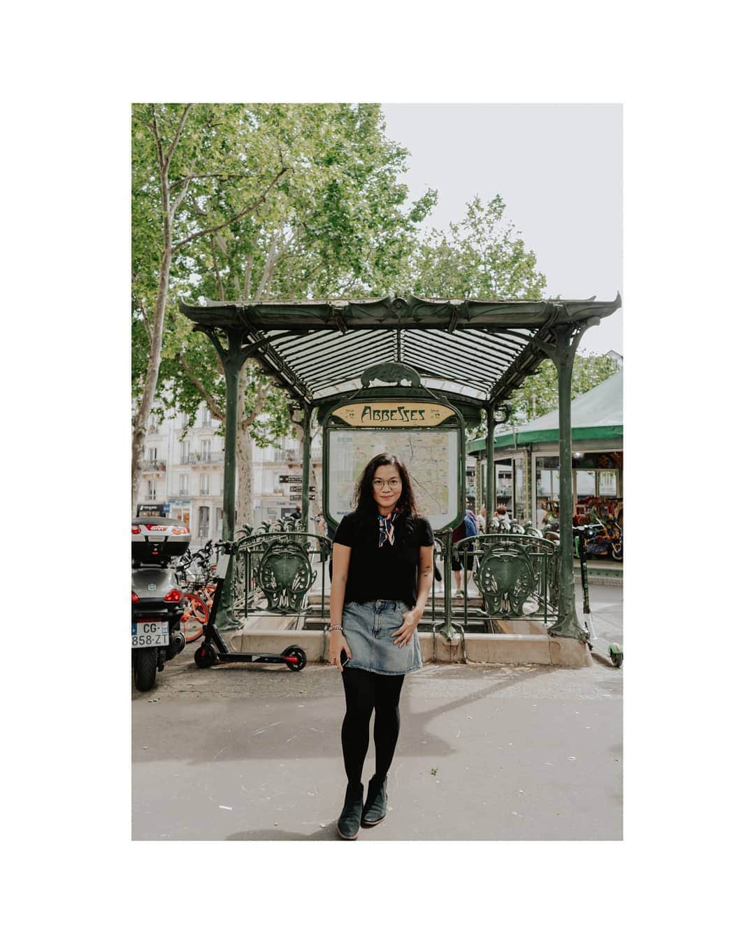 Putri Anindyaさんのインスタグラム写真 - (Putri AnindyaInstagram)「From Montmartre to Opera with @jonathanend & @astridpr // this classic shot of Montmartre hill is dedicated for the bravery of a young man named Jonathan who was kinda worried because of the fence that surrounded this place. Then I showed him a picture of this place with the same style from @superchinois801 and Jonathan jumped straight away so I can take picture of him this way 😂. . That day was pretty cool with @jonathanend and @astridpr . We met up in Lamarck (my favorite metro station) and walked to the sacre cœur and walked down to the opera area. We passed through some passage as well and ended up watching Paris rooftops from Printemps. It was a good memory. . Slide 6 taken by @jonathanend //Taken with @sonyalpha_id A7iii with kit lens 28-70mm #sonyalpha_id」5月27日 21時45分 - puanindya
