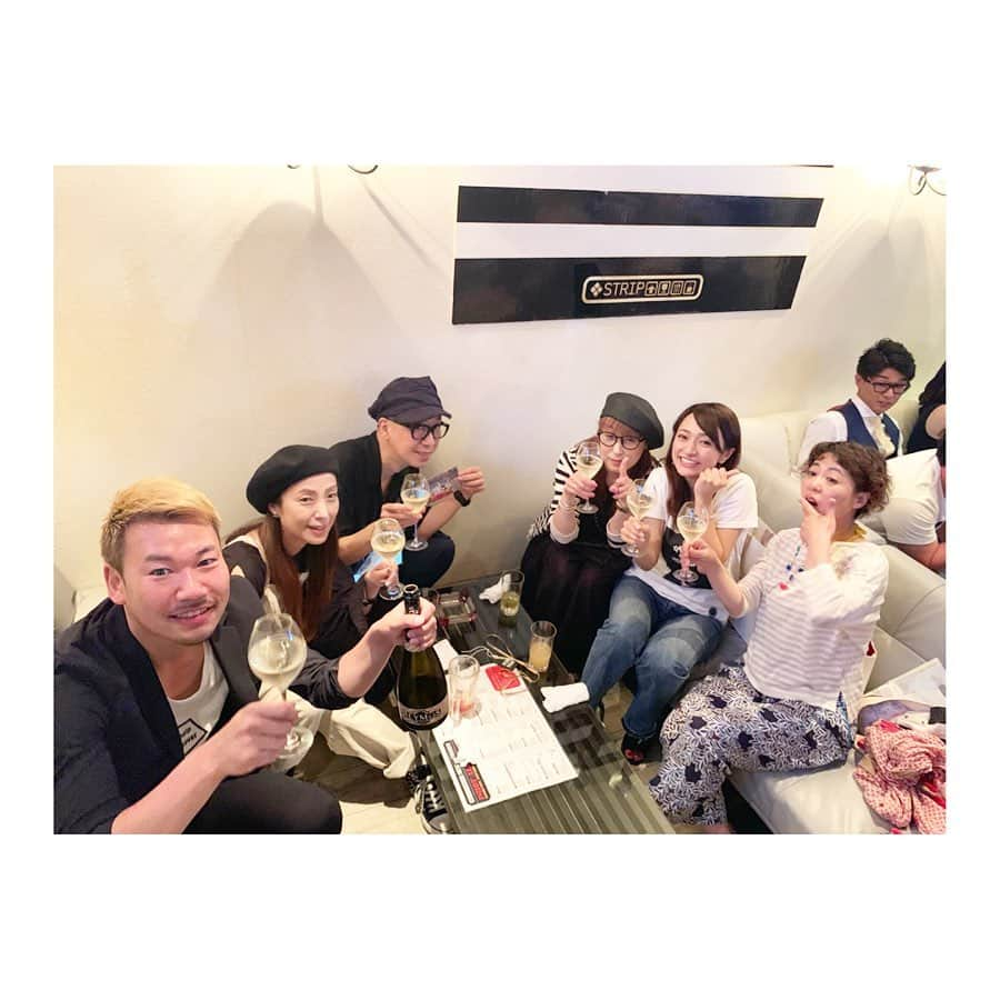 杜野まこさんのインスタグラム写真 - (杜野まこInstagram)「#杜野まこ10th  #まこ感激 #仙台 #bubble #スペシャルな先輩方  #ありがとうございます #大好きです ❤️ #ノーソックス #黒扇子 #ロック#肩みせ #一流 #地ビール #10 #金まこ  #全ては愛 #出会えてよかった #心から」5月27日 21時49分 - makomorino