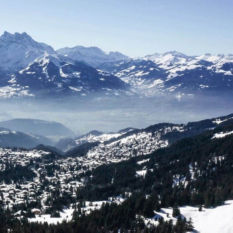 オリンピックさんのインスタグラム写真 - (オリンピックInstagram)「😍 #Repost @lausanne2020 @youtholympics ・・・ The image 📷 of the day. Villars, at the Vaudoises Alps 🗻, will host the ski mountaineering 🏂 events during #lausanne2020 . . @youtholympics @olympics @olympicchannel @ismf_world_cup @villarstourisme @swissolympicteam @swissskimoteam #skimo」5月27日 21時52分 - olympics