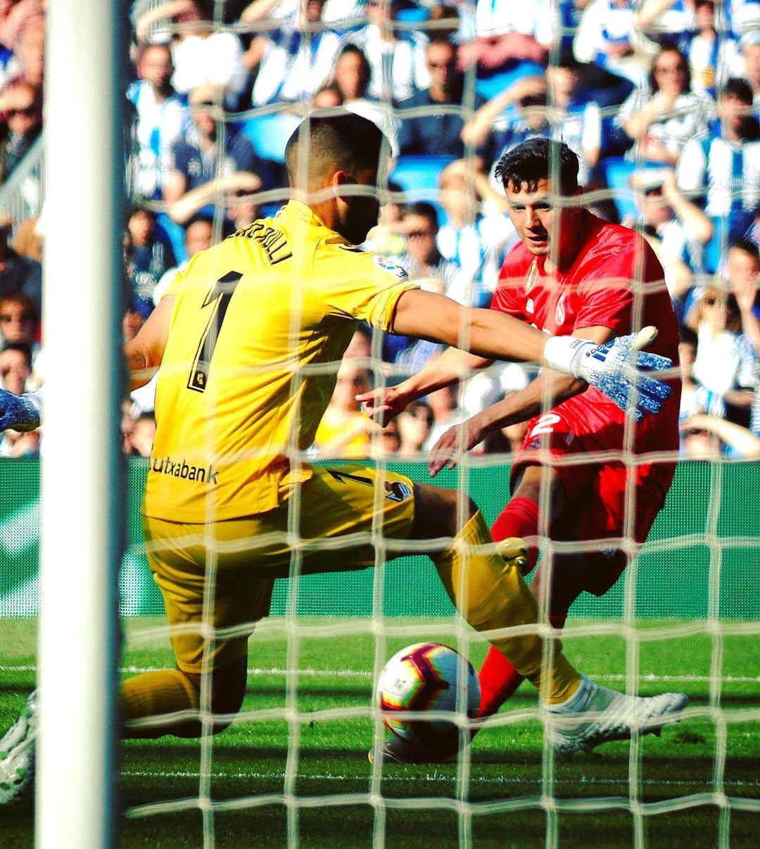 LFPさんのインスタグラム写真 - (LFPInstagram)「What happened? 🤩 Goal 😍 Nutmeg + Goal 😎 Save • #Brahim #RealMadrid #Rulli #RealSociedad #LaLiga #LaLigaSantander」5月27日 21時57分 - laliga