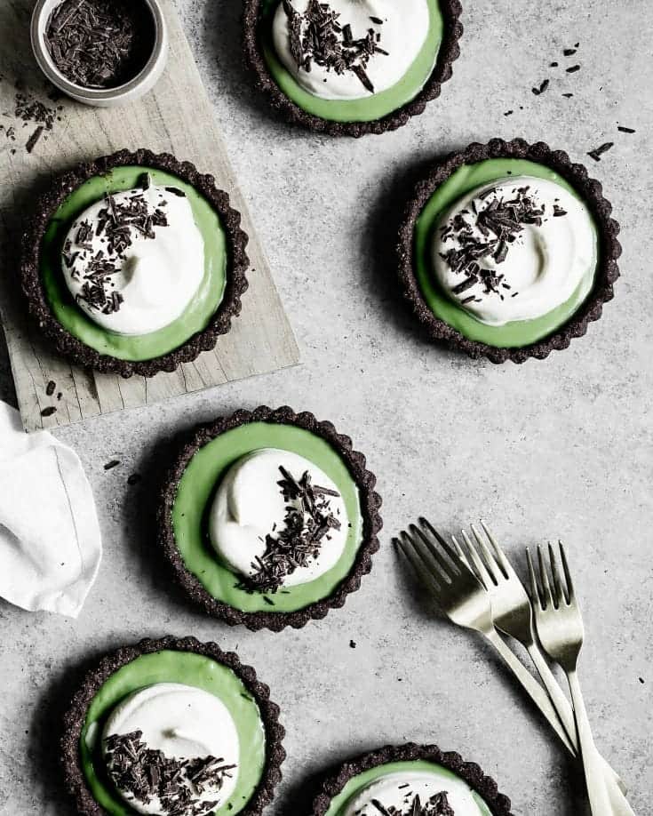 Matchæologist®さんのインスタグラム写真 - (Matchæologist®Instagram)「WOW! 😍 Hands up if you’re in #Matcha heaven with these drool-worthy Mini Matcha Cream Tarts 🙏 from the amazing @snixykitchen ✨. With a matcha pudding filling inside a rich dark gluten-free cocoa almond cookie crust with a layer of bittersweet chocolate shell and pillows of vanilla whipped cream on top – what more could you ask for?! 😍 . 👌 Try using our Midori™ culinary matcha to make this at home! 🍃 Midori™ is a matcha of choice for leading chefs, baristas, pâtissiers, and chocolatiers. It showcases a vibrant green colour, a mellow umami, and imparts a harmonious suite of well-rounded ‘matcha’ flavours to your recipes. It is ideal for use in dessert recipes such as these matcha tarts. . For premium-quality matcha 🍵, please visit Matchaeologist.com. . 👉 Click our bio link @Matchaeologist . Matchæologist® #Matchaeologist Matchaeologist.com」5月27日 22時06分 - matchaeologist