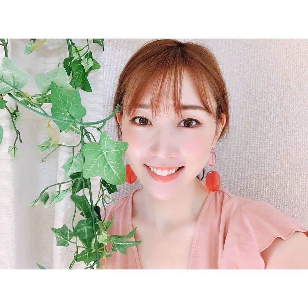 梶恵理子さんのインスタグラム写真 - (梶恵理子Instagram)「今日のメイクお気に入り💓😌 動画も撮ったのでまた近々YouTubeで公開します🥰 . 昨日買ったZARAのワンピースと SELENEのピアスがすごく合って テンション上がるぅぅ😇⤴️⤴️💓 . . #かじえり#大人カラーメイク#メイク#zara#selene#ピアス#コスメ好きさんと繋がりたい#メイク好きな人と繋がりたい#今日のメイク」5月27日 22時05分 - kajierimakeup