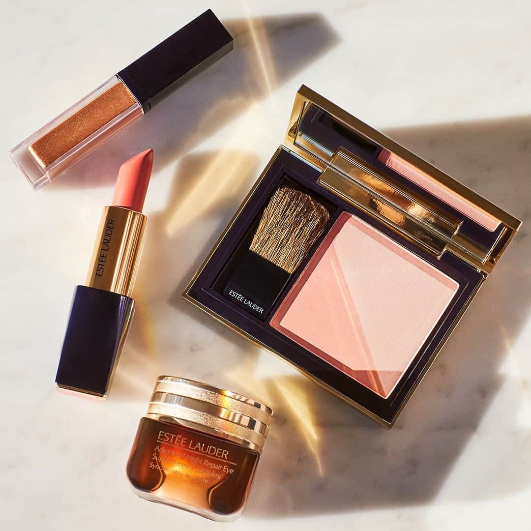 エスティローダーさんのインスタグラム写真 - (エスティローダーInstagram)「Summer #beauty essentials to carry you through the season ☀️💕 #PureColorEnvy Lipstick in Blush Crush, Blush in Sensuous Rose and ShadowPaint in Brash Bronze. #EsteeEssentials #LipstickEnvy #LipsToEnvy」5月27日 22時00分 - esteelauder