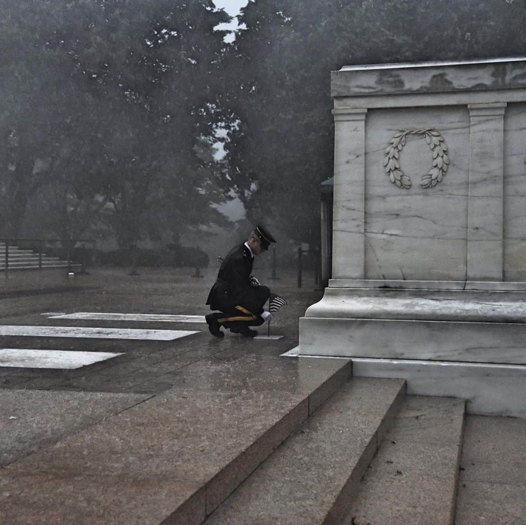 NBC Newsさんのインスタグラム写真 - (NBC NewsInstagram)「#MemorialDay: As torrential rain and strong wind hit Arlington National Cemetery on Thursday, a Sentinel continued watch over the Tomb of the Unknown Soldier.  Despite the severe #weather, the soldier, part of The Old Guard, continued with his task as part of “Flags In,” the annual operation carried out before Memorial Day weekend to plant more than 245,000 US flags at the graves of Arlington National Cemetery. . 📷 Sgt. Maryam Treece / U.S. Army」5月27日 22時01分 - nbcnews