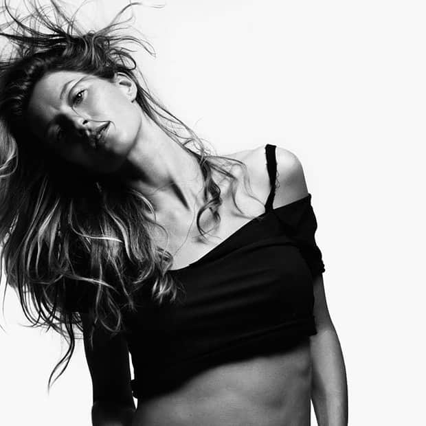 V Magazineさんのインスタグラム写真 - (V MagazineInstagram)「🇺🇸 HAPPY MEMORIAL DAY 🇺🇸 ! Who better to help us ring in the national holiday than @gisele, part-time supermodel, part-time Goodwill Ambassador to the UN. See the humanitarian/environmental advocate here in “Gisele Unzipped”, shot by @hedislimane, V70. — Photography @hedislimane Fashion @clarerichardson1 Hair @eugenesouleiman Makeup @wendyrowe」5月27日 22時01分 - vmagazine