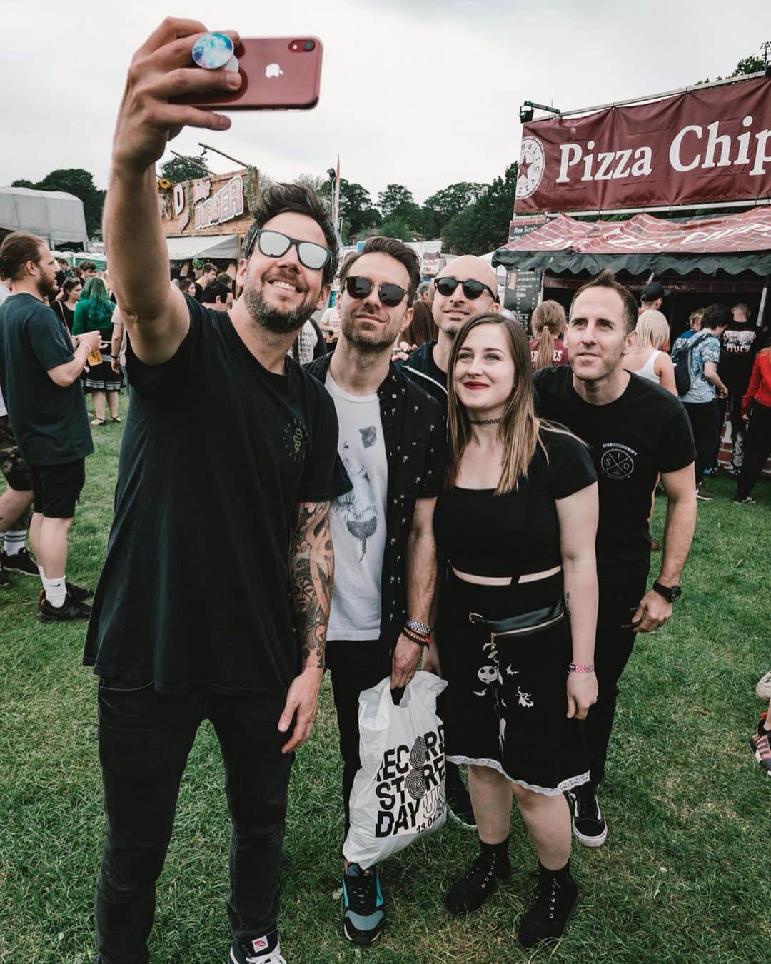 Simple Planさんのインスタグラム写真 - (Simple PlanInstagram)「Amazing weekend in the UK! 🤘🏻🇬🇧 Thanks for having us @slamdunkmusic and can’t wait to be back for more shows in Great Britain and Europe! 🙌🏻🙌🏻🙌🏻 Next stop: @vanswarpedtour in Cleveland! 📸: @goodguychady」5月27日 22時03分 - simpleplan
