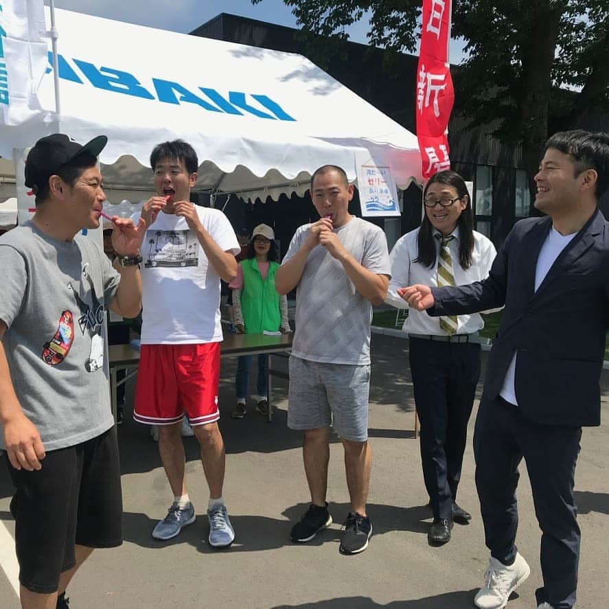 松本康太さんのインスタグラム写真 - (松本康太Instagram)「『第17回飯能新緑ツーデーマーチ』にゲストで参加させてもらいました♪10㎞コースや15㎞ コースなど埼玉の飯能市をウォーキングするイベントなのです(^-^)♪僕達はウォーキングを体験したり、お笑いステージをしたり楽しい１日でした♪  #飯能新緑ツーデーマーチ #ウォーキング #健康 #健康寿命 をのばそう#飯能市 #笑顔 #アクティブシニア #よしもと芸人 #ココリコ遠藤 さん#レギュラー #あるある探検隊 #レギュラー松本 #天狗 #漫才 #猛暑」5月27日 22時09分 - aruarutankentai.matsumoto