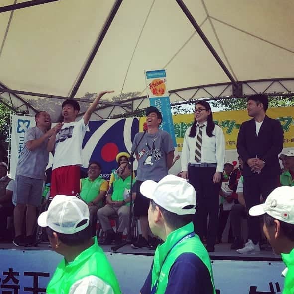 松本康太さんのインスタグラム写真 - (松本康太Instagram)「『第17回飯能新緑ツーデーマーチ』にゲストで参加させてもらいました♪10㎞コースや15㎞ コースなど埼玉の飯能市をウォーキングするイベントなのです(^-^)♪僕達はウォーキングを体験したり、お笑いステージをしたり楽しい１日でした♪  #飯能新緑ツーデーマーチ #ウォーキング #健康 #健康寿命 をのばそう#飯能市 #笑顔 #アクティブシニア #よしもと芸人 #ココリコ遠藤 さん#レギュラー #あるある探検隊 #レギュラー松本 #天狗 #漫才 #猛暑」5月27日 22時09分 - aruarutankentai.matsumoto
