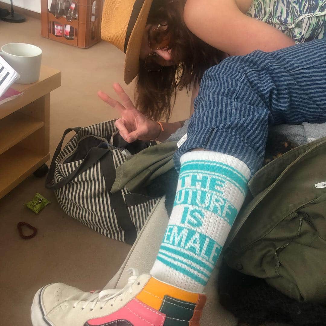 レナ・ヘディのインスタグラム：「The Uture is Emale 🙌🙌🙌」