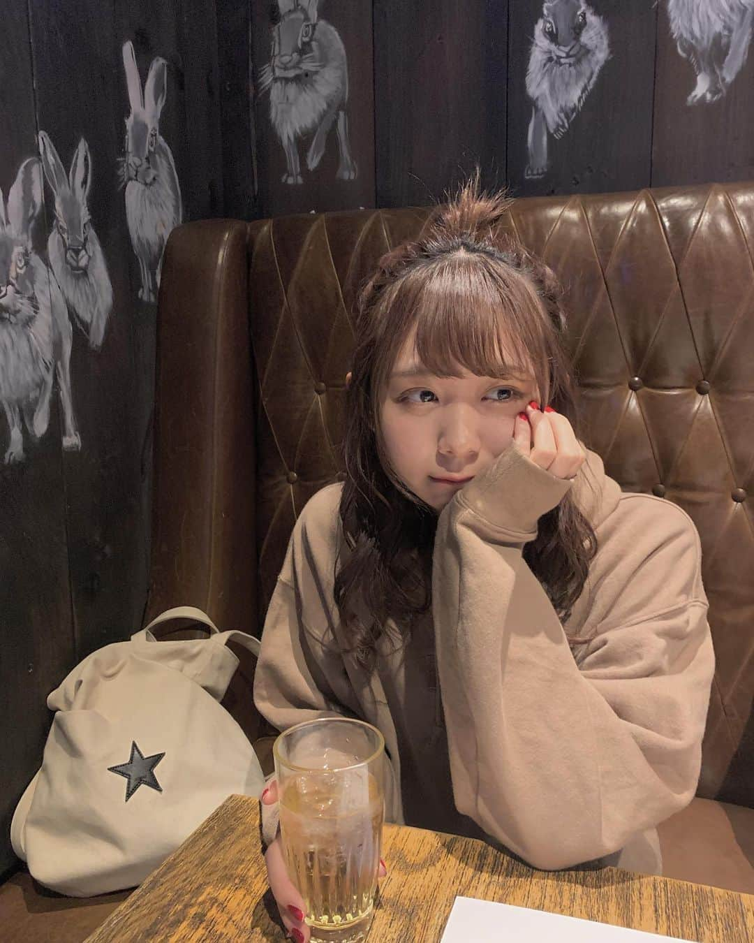 松田美里さんのインスタグラム写真 - (松田美里Instagram)「飲食店で眠いみりはん。ドリンクはジンジャエールです 今回の遠征ずっとジンジャエール飲んでた（笑）  日本帰るよー！」5月27日 22時13分 - miri_matsuda