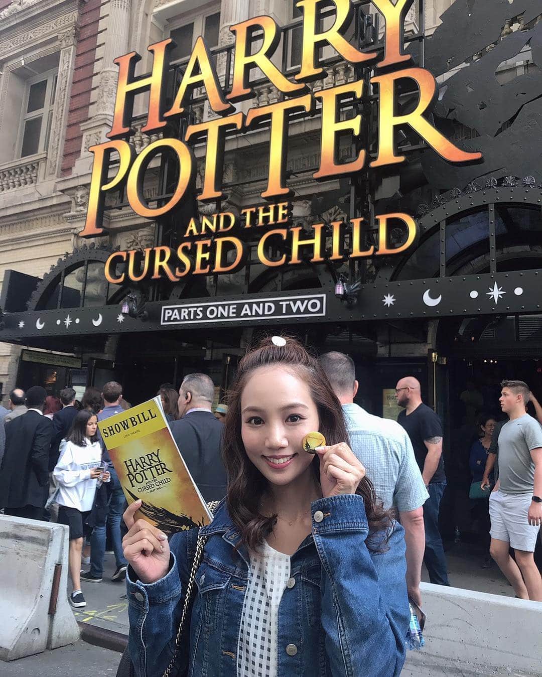 咲妃みゆのインスタグラム：「「ハリーポッターと呪いの子」🧙‍♀️ . 大興奮。。。‼️ この気持ちをどう例えたら良いのでしょうか。私は心を鷲掴みにされました💘 . この舞台を観劇した人全員のお約束は#KeepTheSecret ‼︎ あの劇場で見聴きしたことは秘密なのです🤫 . ２部構成の舞台で、上演時間は合計約６時間です。あっという間に感じました…まるで魔法のように☺️✨ . #ハリーポッターと呪いの子 #ブロードウェイ #KeepTheSecret 🤫🤫🤫💕 . . "Harry Potter and the Cursed Child" 🧙‍♀️ .  Great excitement...‼️ How should I compare this feeling?  I was grabbed by my heart💘 .  The promise of all the people who watched this stage is # Keep The Secret !! ︎ What I saw and heard at that theater is a secret🤫 .  This is a two part stage, with a total of about 6 hours.  I felt so quickly ... almost like magic☺️✨ .  #HarryPotterandtheCursedChild  #Broadway  #KeepTheSecret 🤫🤫🤫💕」